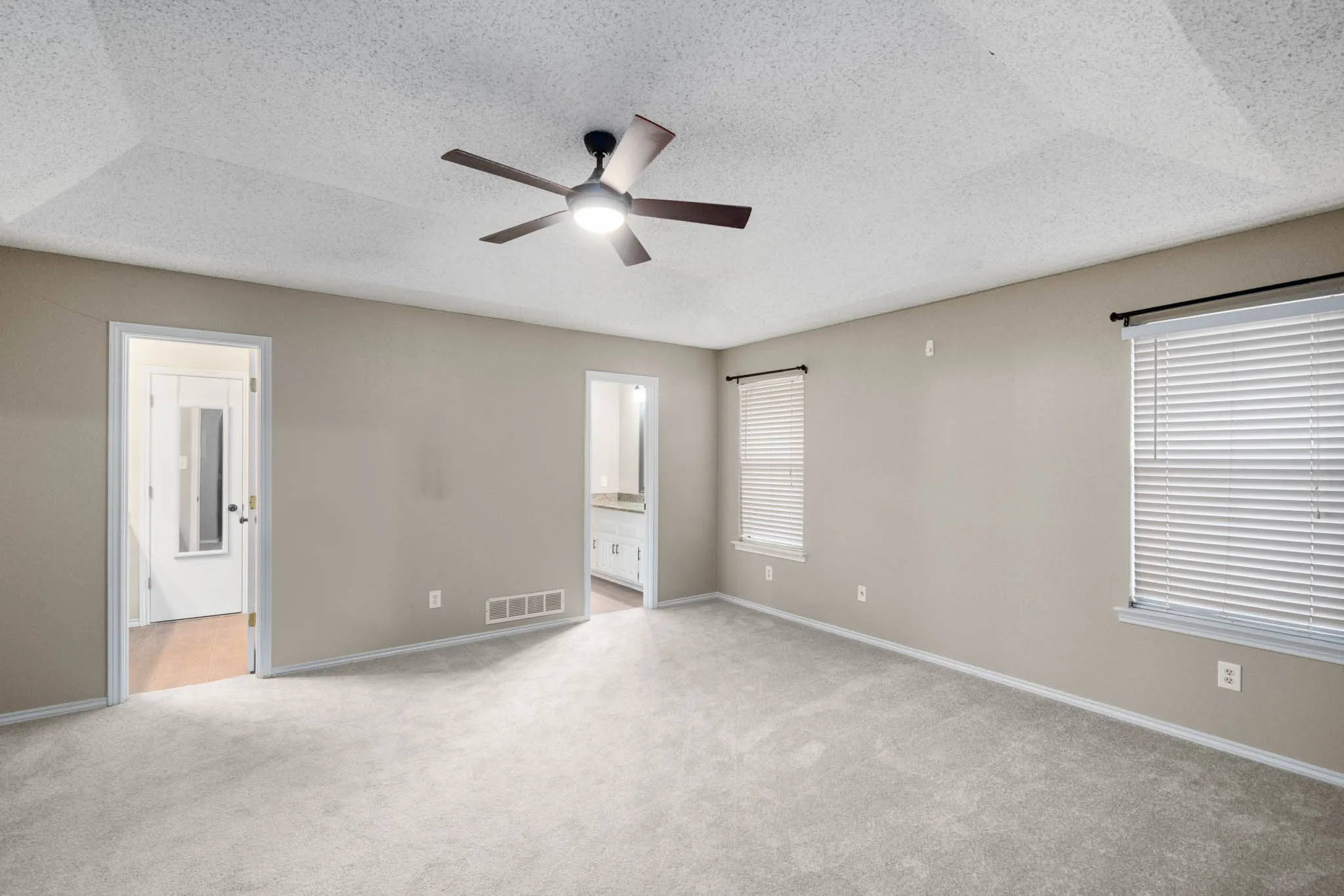 Single Family Residence For Rent in Tarrant County , 2017 Iron Horse Court, Arlington, Texas 76017, 4 Bedroom, 3 Bathroom, 2 Garage spaces, 2,522 Sqft, built in 1979, mls#21384220, Real Estate Agent in Arlington, Homes For Rent in Tarrant county, Homes For Rent in Arlington, Realtor in Arlington Texas, Real Estate Brokerage Independent Realty Texas, Luminita Cordes Realtor