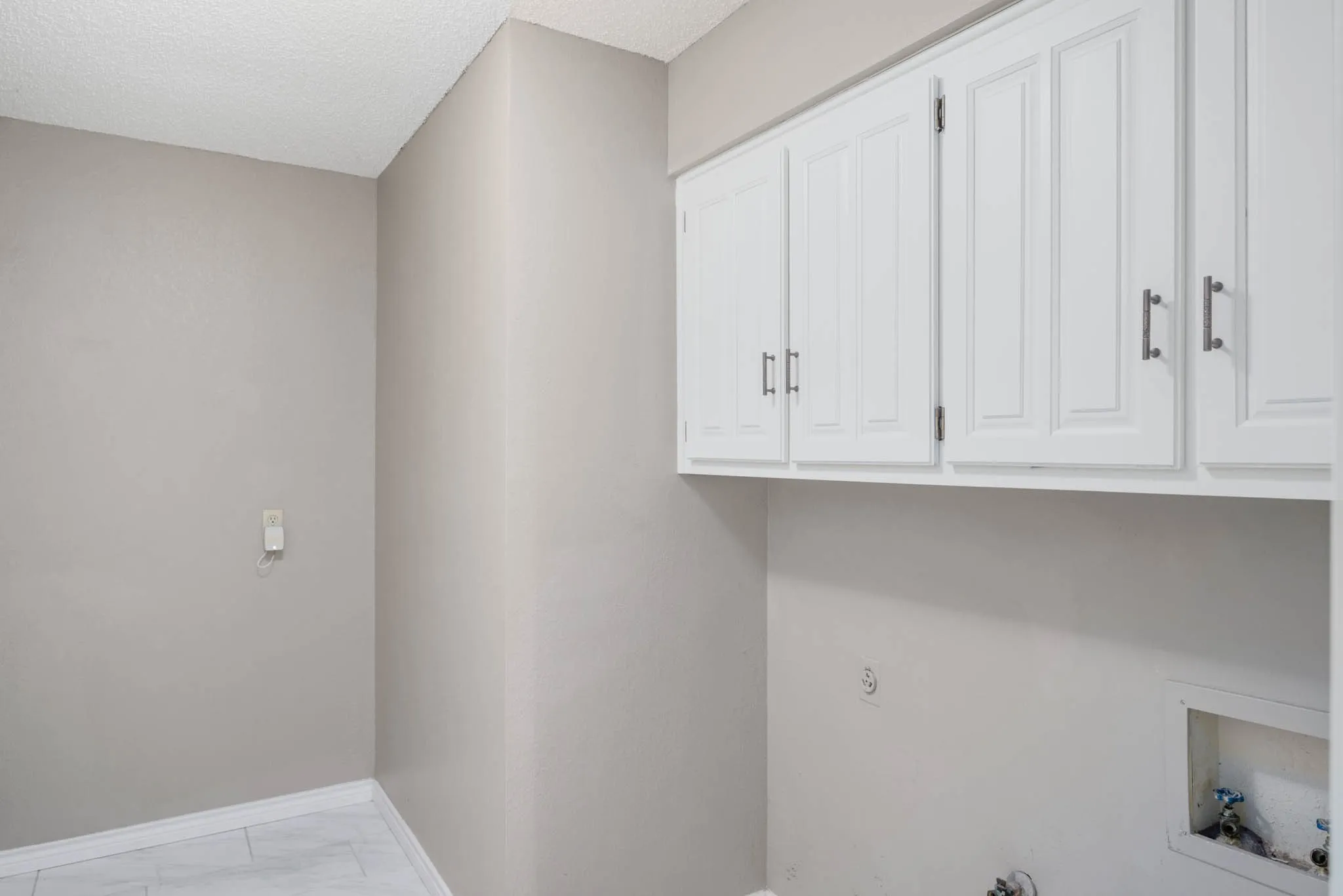 Single Family Residence For Rent in Tarrant County , 2017 Iron Horse Court, Arlington, Texas 76017, 4 Bedroom, 3 Bathroom, 2 Garage spaces, 2,522 Sqft, built in 1979, mls#21384220, Real Estate Agent in Arlington, Homes For Rent in Tarrant county, Homes For Rent in Arlington, Realtor in Arlington Texas, Real Estate Brokerage Independent Realty Texas, Luminita Cordes Realtor