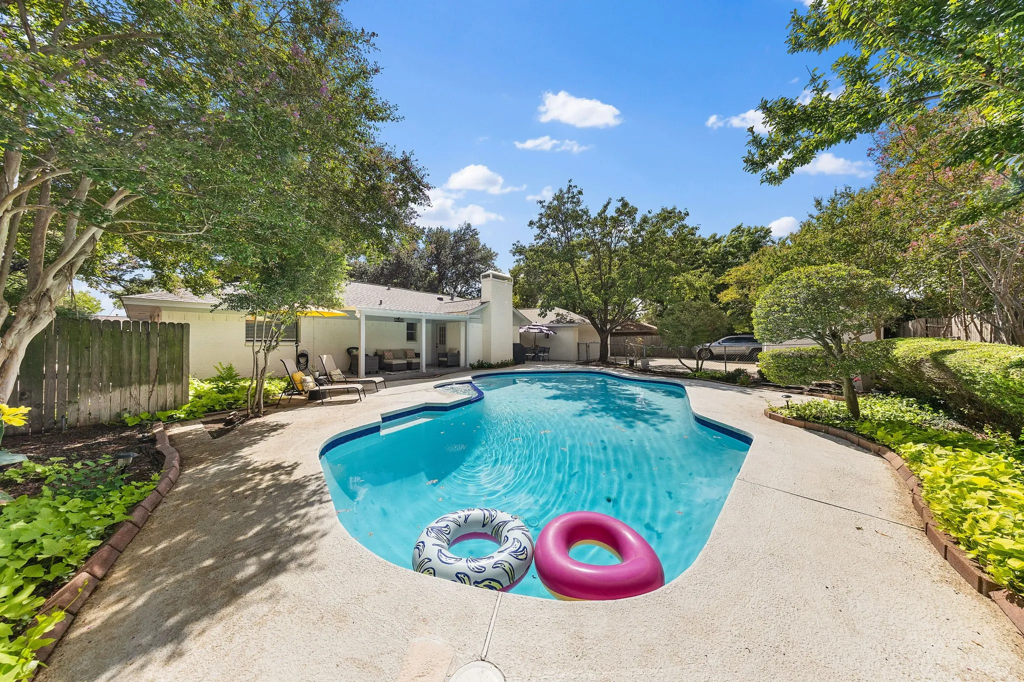 Single Family Residence For Sale in Tarrant County , 1707 Carlton Drive, Arlington, Texas 76015, 4 Bedroom, 3 Bathroom, 2 Garage spaces, 2,502 Sqft, built in 1972, mls#21384253, Real Estate Agent in Arlington, Homes For Sale in Tarrant county, Homes For Sale in Arlington, Realtor in Arlington Texas, Real Estate Brokerage Independent Realty Texas, Luminita Cordes Realtor