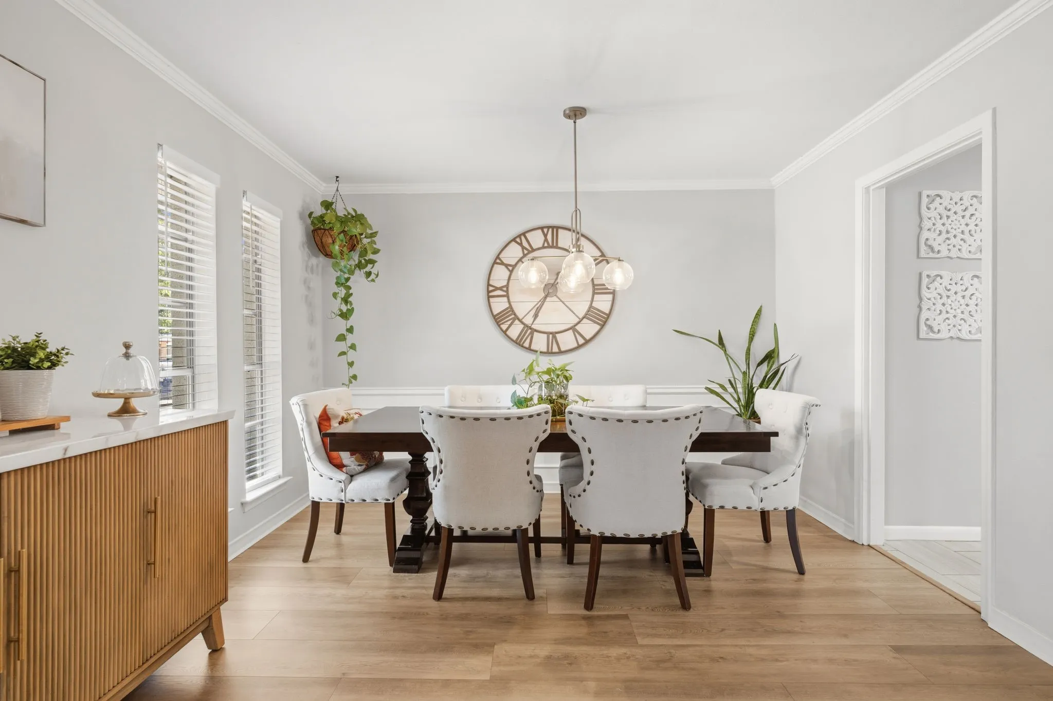 Single Family Residence For Sale in Tarrant County , 1707 Carlton Drive, Arlington, Texas 76015, 4 Bedroom, 3 Bathroom, 2 Garage spaces, 2,502 Sqft, built in 1972, mls#21384253, Real Estate Agent in Arlington, Homes For Sale in Tarrant county, Homes For Sale in Arlington, Realtor in Arlington Texas, Real Estate Brokerage Independent Realty Texas, Luminita Cordes Realtor