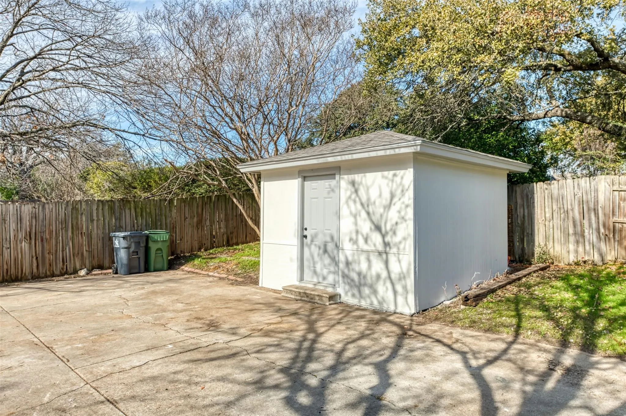 Single Family Residence For Sale in Tarrant County , 1707 Carlton Drive, Arlington, Texas 76015, 4 Bedroom, 3 Bathroom, 2 Garage spaces, 2,502 Sqft, built in 1972, mls#21384253, Real Estate Agent in Arlington, Homes For Sale in Tarrant county, Homes For Sale in Arlington, Realtor in Arlington Texas, Real Estate Brokerage Independent Realty Texas, Luminita Cordes Realtor