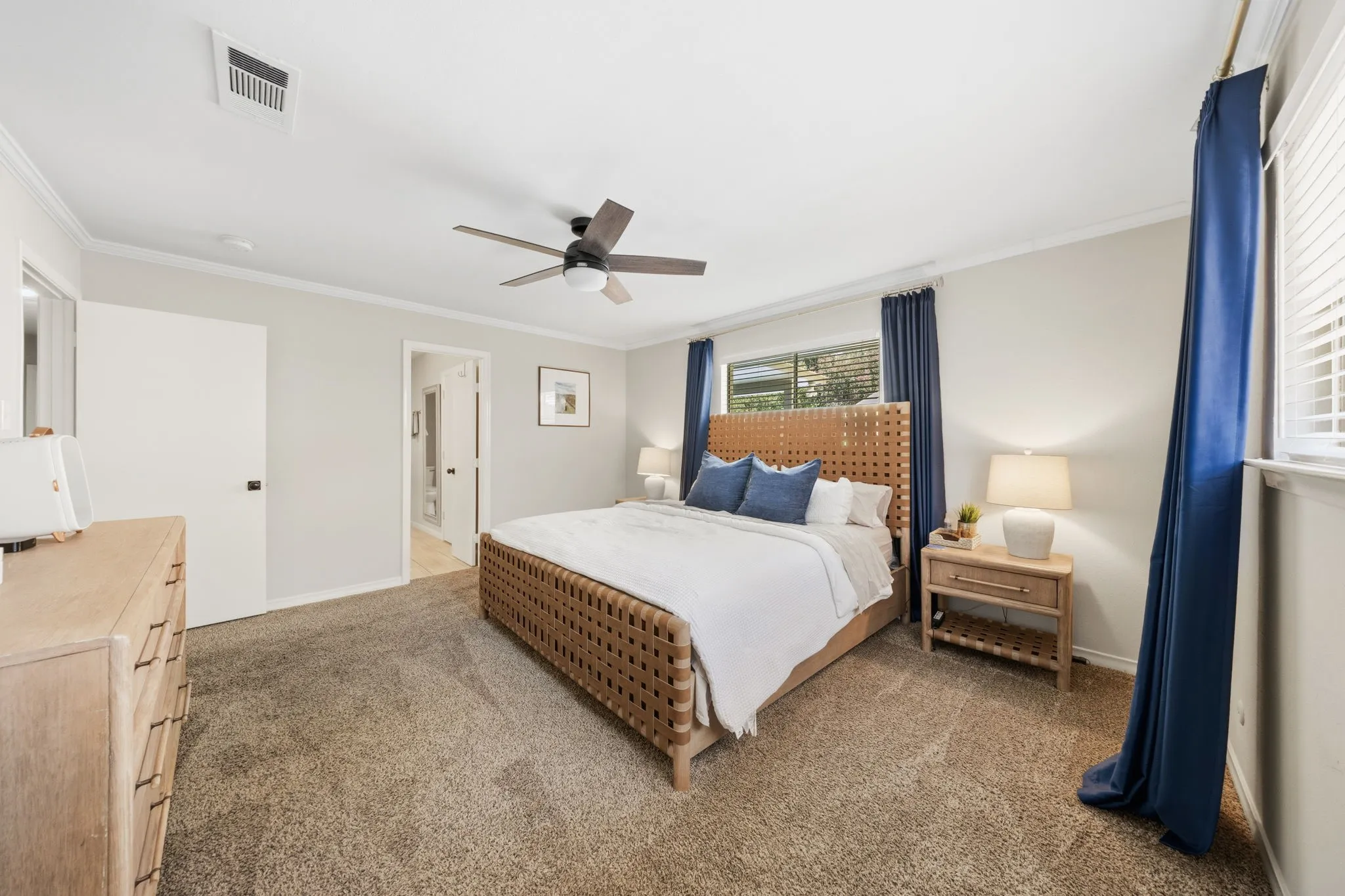 Single Family Residence For Sale in Tarrant County , 1707 Carlton Drive, Arlington, Texas 76015, 4 Bedroom, 3 Bathroom, 2 Garage spaces, 2,502 Sqft, built in 1972, mls#21384253, Real Estate Agent in Arlington, Homes For Sale in Tarrant county, Homes For Sale in Arlington, Realtor in Arlington Texas, Real Estate Brokerage Independent Realty Texas, Luminita Cordes Realtor