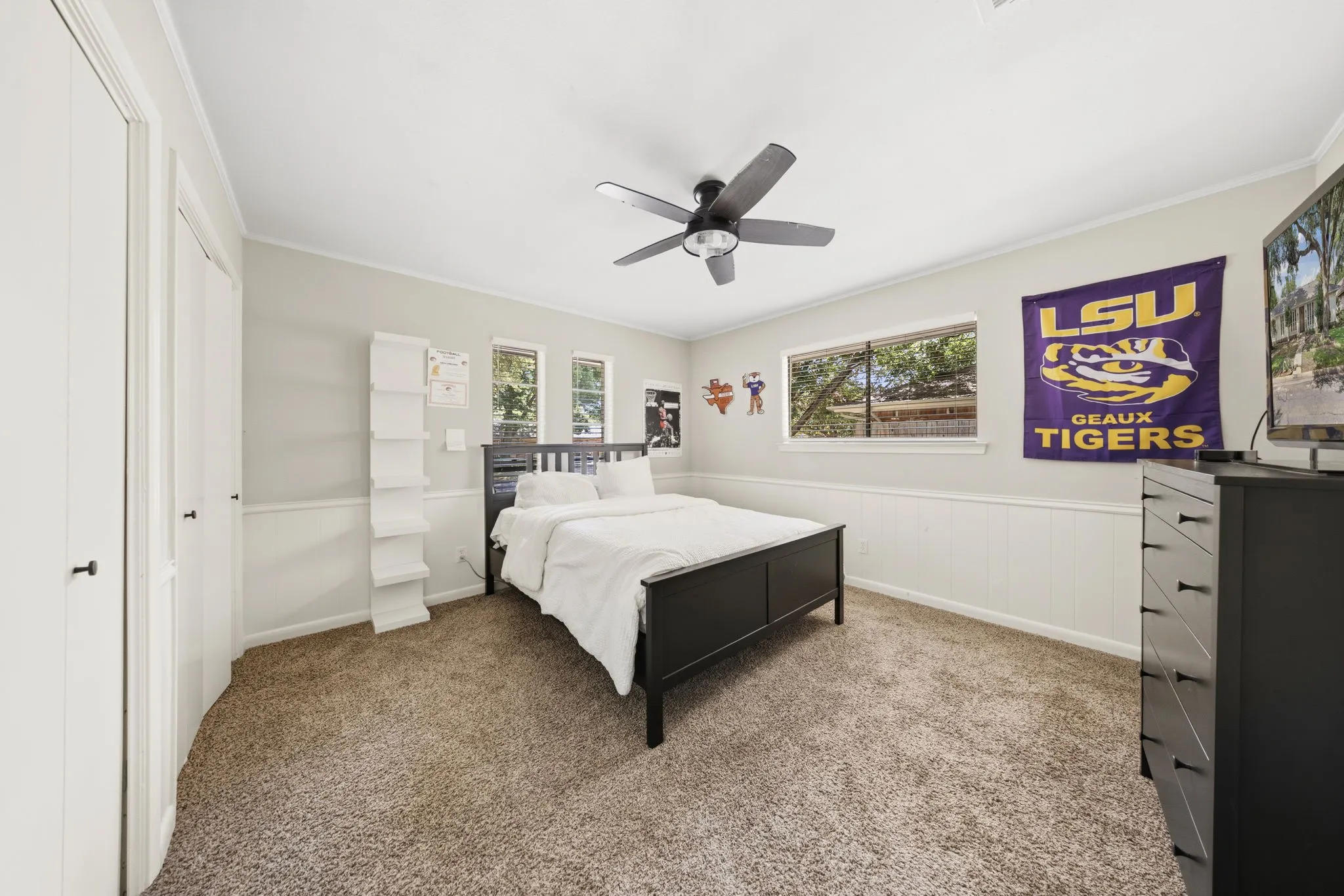 Single Family Residence For Sale in Tarrant County , 1707 Carlton Drive, Arlington, Texas 76015, 4 Bedroom, 3 Bathroom, 2 Garage spaces, 2,502 Sqft, built in 1972, mls#21384253, Real Estate Agent in Arlington, Homes For Sale in Tarrant county, Homes For Sale in Arlington, Realtor in Arlington Texas, Real Estate Brokerage Independent Realty Texas, Luminita Cordes Realtor
