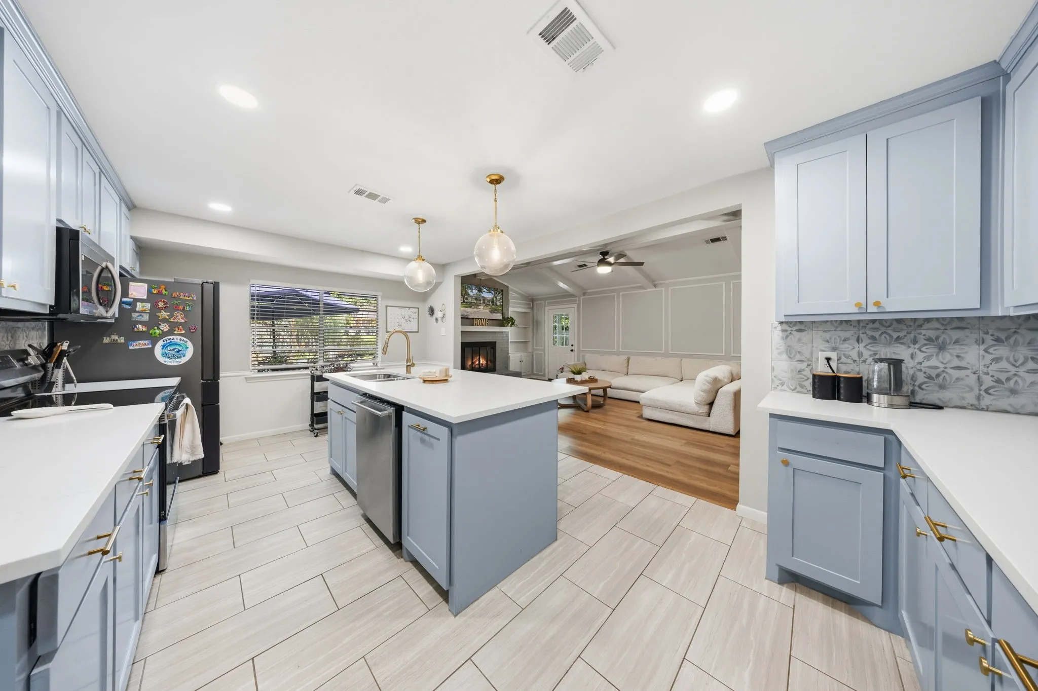 Single Family Residence For Sale in Tarrant County , 1707 Carlton Drive, Arlington, Texas 76015, 4 Bedroom, 3 Bathroom, 2 Garage spaces, 2,502 Sqft, built in 1972, mls#21384253, Real Estate Agent in Arlington, Homes For Sale in Tarrant county, Homes For Sale in Arlington, Realtor in Arlington Texas, Real Estate Brokerage Independent Realty Texas, Luminita Cordes Realtor