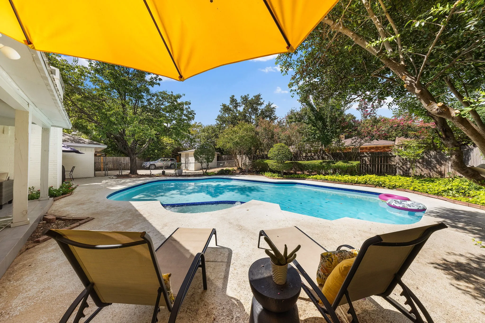 Single Family Residence For Sale in Tarrant County , 1707 Carlton Drive, Arlington, Texas 76015, 4 Bedroom, 3 Bathroom, 2 Garage spaces, 2,502 Sqft, built in 1972, mls#21384253, Real Estate Agent in Arlington, Homes For Sale in Tarrant county, Homes For Sale in Arlington, Realtor in Arlington Texas, Real Estate Brokerage Independent Realty Texas, Luminita Cordes Realtor