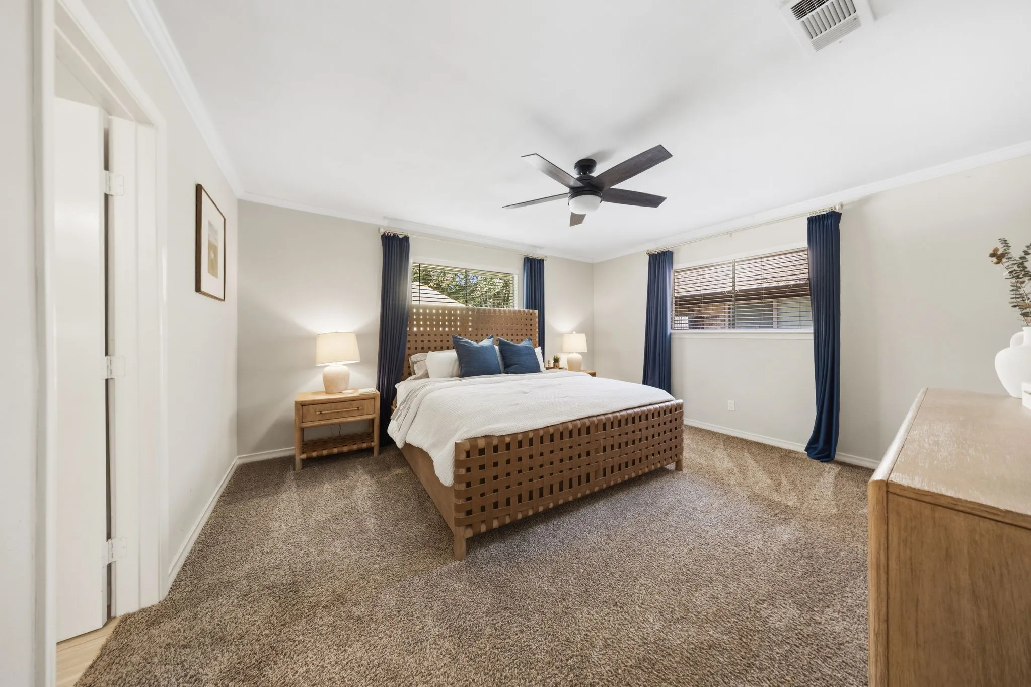 Single Family Residence For Sale in Tarrant County , 1707 Carlton Drive, Arlington, Texas 76015, 4 Bedroom, 3 Bathroom, 2 Garage spaces, 2,502 Sqft, built in 1972, mls#21384253, Real Estate Agent in Arlington, Homes For Sale in Tarrant county, Homes For Sale in Arlington, Realtor in Arlington Texas, Real Estate Brokerage Independent Realty Texas, Luminita Cordes Realtor