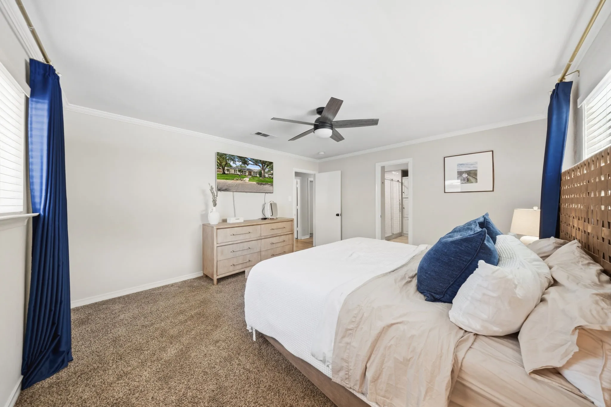 Single Family Residence For Sale in Tarrant County , 1707 Carlton Drive, Arlington, Texas 76015, 4 Bedroom, 3 Bathroom, 2 Garage spaces, 2,502 Sqft, built in 1972, mls#21384253, Real Estate Agent in Arlington, Homes For Sale in Tarrant county, Homes For Sale in Arlington, Realtor in Arlington Texas, Real Estate Brokerage Independent Realty Texas, Luminita Cordes Realtor