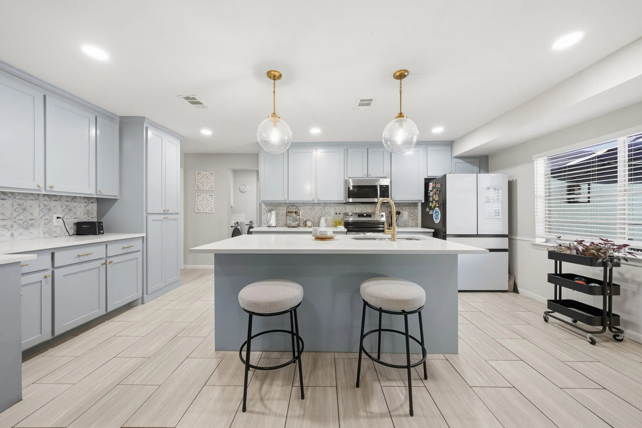 Single Family Residence For Sale in Tarrant County , 1707 Carlton Drive, Arlington, Texas 76015, 4 Bedroom, 3 Bathroom, 2 Garage spaces, 2,502 Sqft, built in 1972, mls#21384253, Real Estate Agent in Arlington, Homes For Sale in Tarrant county, Homes For Sale in Arlington, Realtor in Arlington Texas, Real Estate Brokerage Independent Realty Texas, Luminita Cordes Realtor