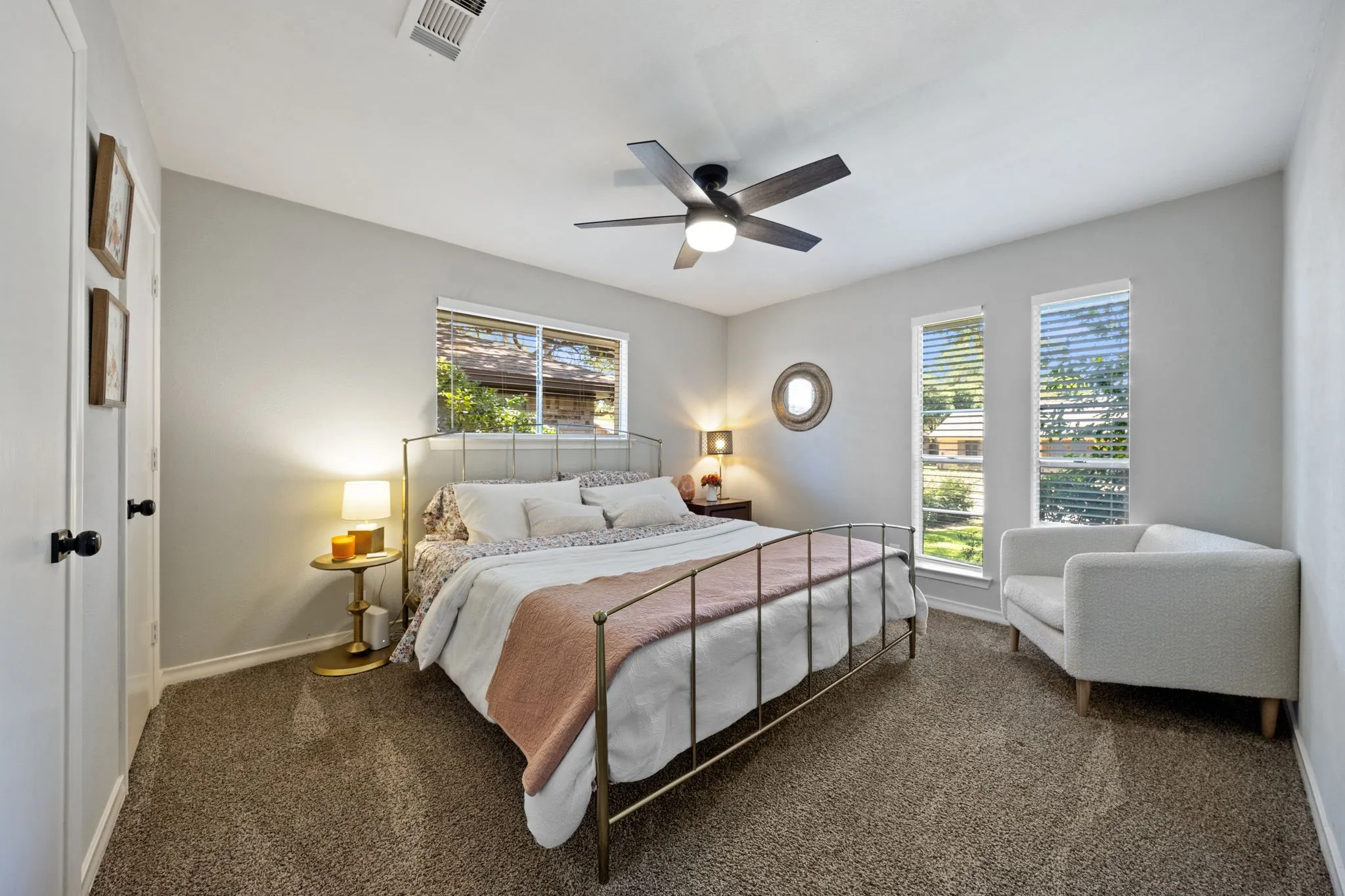 Single Family Residence For Sale in Tarrant County , 1707 Carlton Drive, Arlington, Texas 76015, 4 Bedroom, 3 Bathroom, 2 Garage spaces, 2,502 Sqft, built in 1972, mls#21384253, Real Estate Agent in Arlington, Homes For Sale in Tarrant county, Homes For Sale in Arlington, Realtor in Arlington Texas, Real Estate Brokerage Independent Realty Texas, Luminita Cordes Realtor
