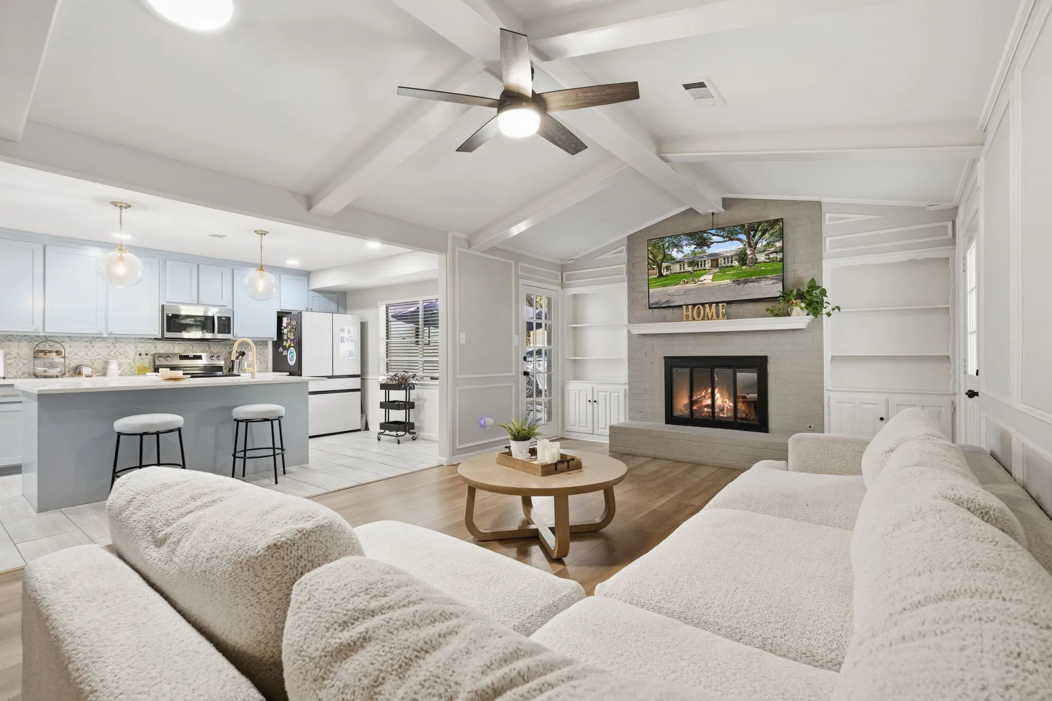 Single Family Residence For Sale in Tarrant County , 1707 Carlton Drive, Arlington, Texas 76015, 4 Bedroom, 3 Bathroom, 2 Garage spaces, 2,502 Sqft, built in 1972, mls#21384253, Real Estate Agent in Arlington, Homes For Sale in Tarrant county, Homes For Sale in Arlington, Realtor in Arlington Texas, Real Estate Brokerage Independent Realty Texas, Luminita Cordes Realtor