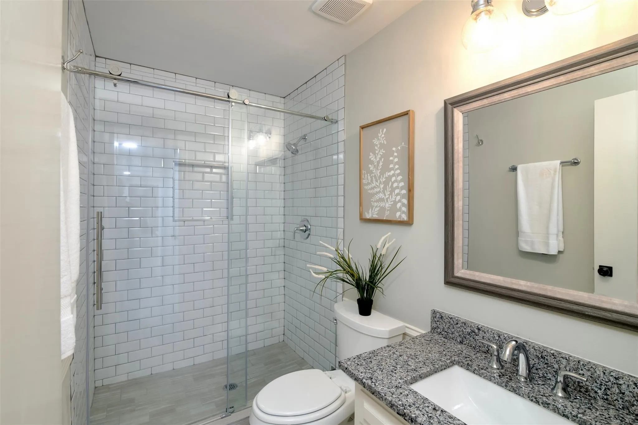 Single Family Residence For Sale in Tarrant County , 1707 Carlton Drive, Arlington, Texas 76015, 4 Bedroom, 3 Bathroom, 2 Garage spaces, 2,502 Sqft, built in 1972, mls#21384253, Real Estate Agent in Arlington, Homes For Sale in Tarrant county, Homes For Sale in Arlington, Realtor in Arlington Texas, Real Estate Brokerage Independent Realty Texas, Luminita Cordes Realtor