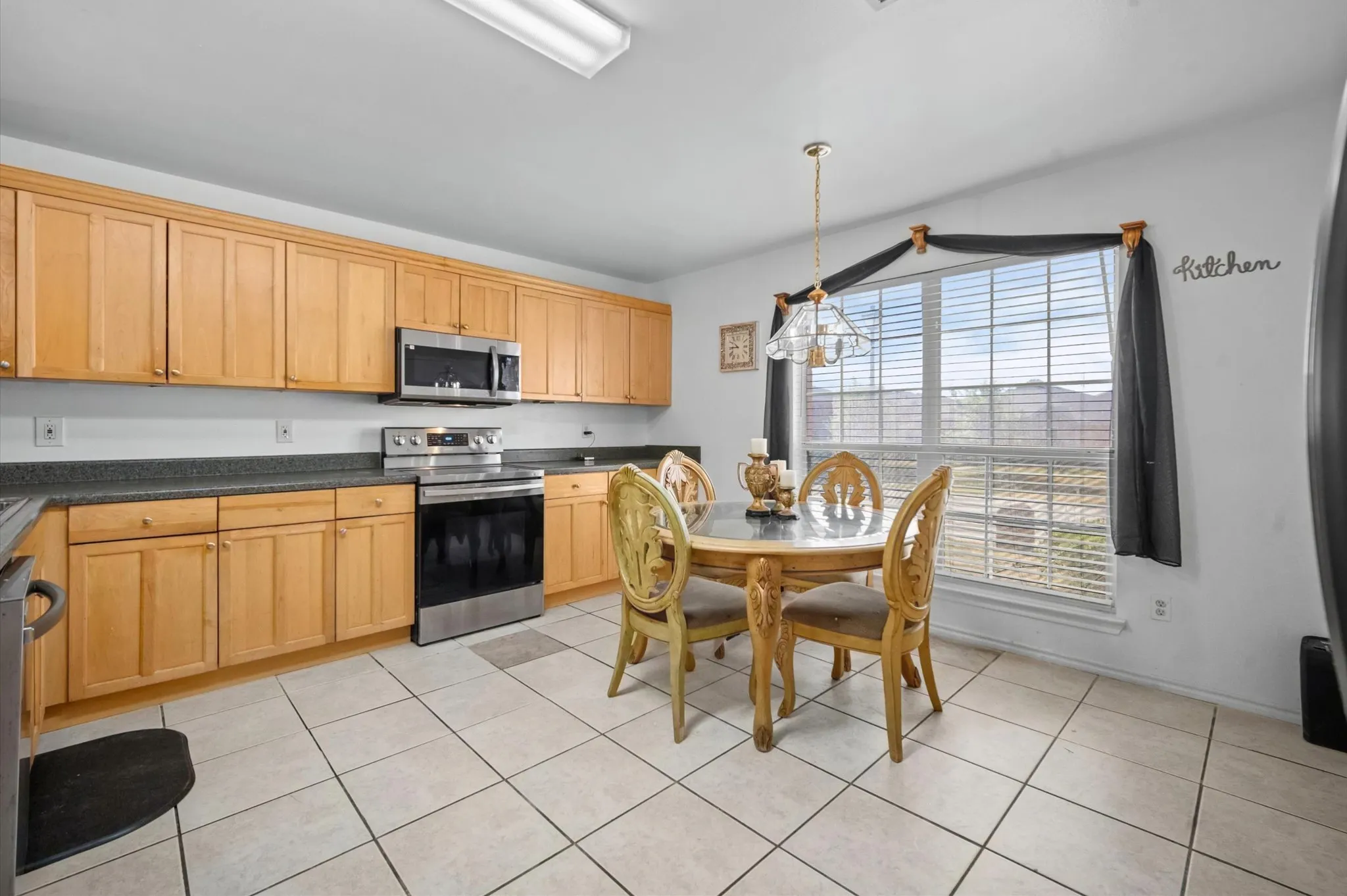 Single Family Residence For Sale in Dallas County , 717 Eldorado Drive, De Soto, Texas 75115, 4 Bedroom, 3 Bathroom, 2 Garage spaces, 2,650 Sqft, built in 2003, mls#21384263, Real Estate Agent in De Soto, Homes For Sale in Dallas county, Homes For Sale in De Soto, Realtor in De Soto Texas, Real Estate Brokerage Independent Realty Texas, Luminita Cordes Realtor