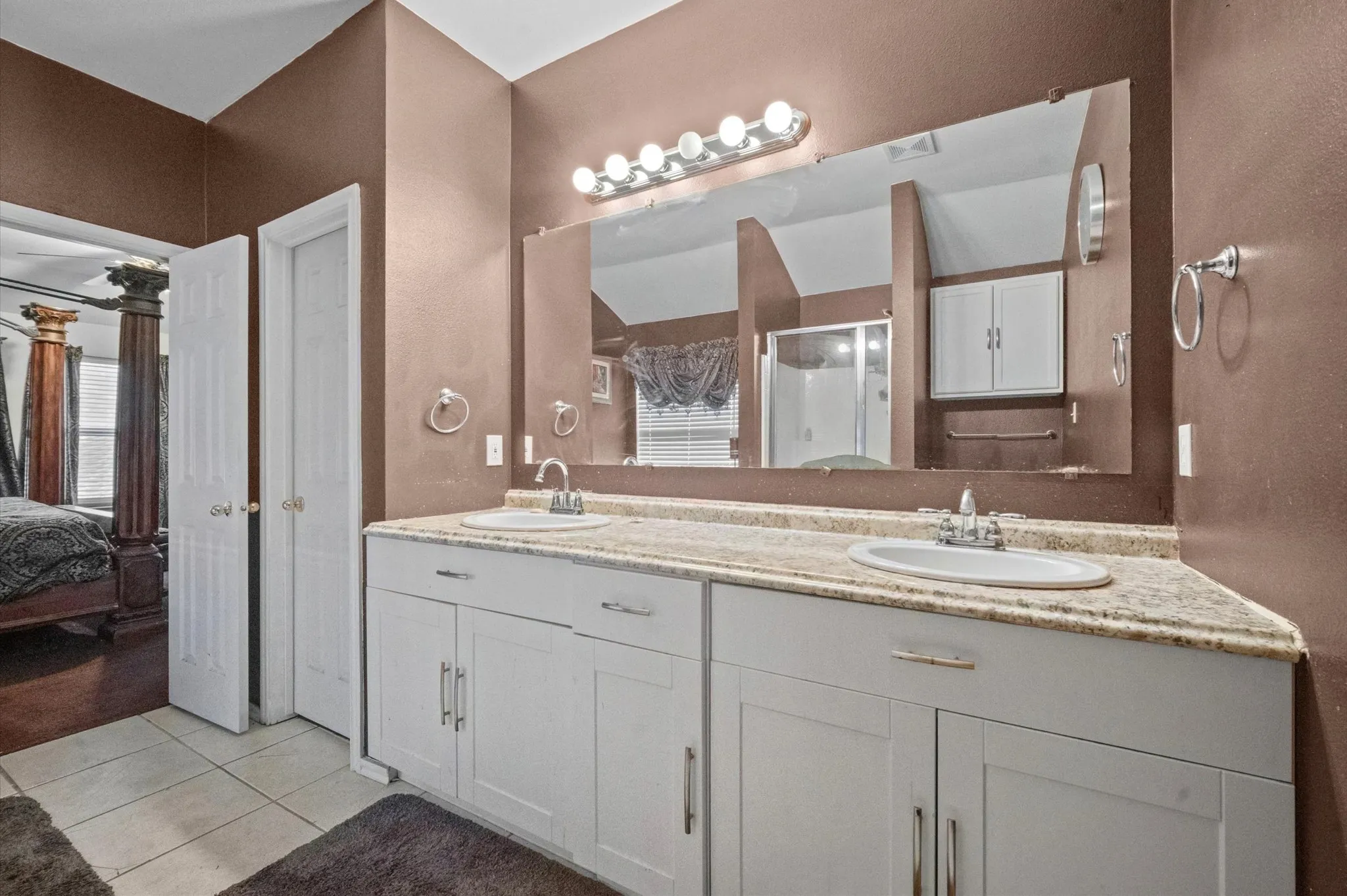 Single Family Residence For Sale in Dallas County , 717 Eldorado Drive, De Soto, Texas 75115, 4 Bedroom, 3 Bathroom, 2 Garage spaces, 2,650 Sqft, built in 2003, mls#21384263, Real Estate Agent in De Soto, Homes For Sale in Dallas county, Homes For Sale in De Soto, Realtor in De Soto Texas, Real Estate Brokerage Independent Realty Texas, Luminita Cordes Realtor