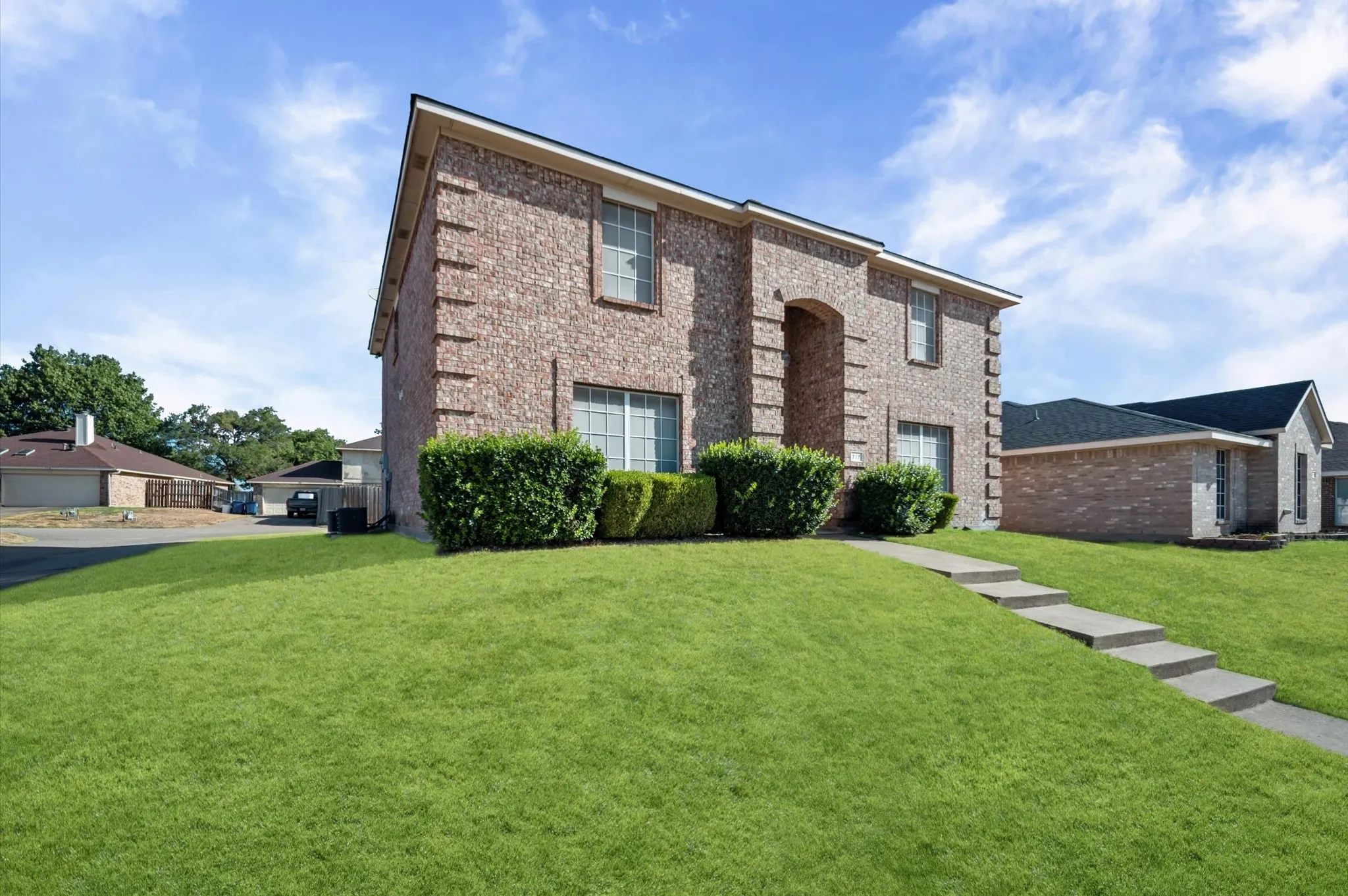 Single Family Residence For Sale in Dallas County , 717 Eldorado Drive, De Soto, Texas 75115, 4 Bedroom, 3 Bathroom, 2 Garage spaces, 2,650 Sqft, built in 2003, mls#21384263, Real Estate Agent in De Soto, Homes For Sale in Dallas county, Homes For Sale in De Soto, Realtor in De Soto Texas, Real Estate Brokerage Independent Realty Texas, Luminita Cordes Realtor