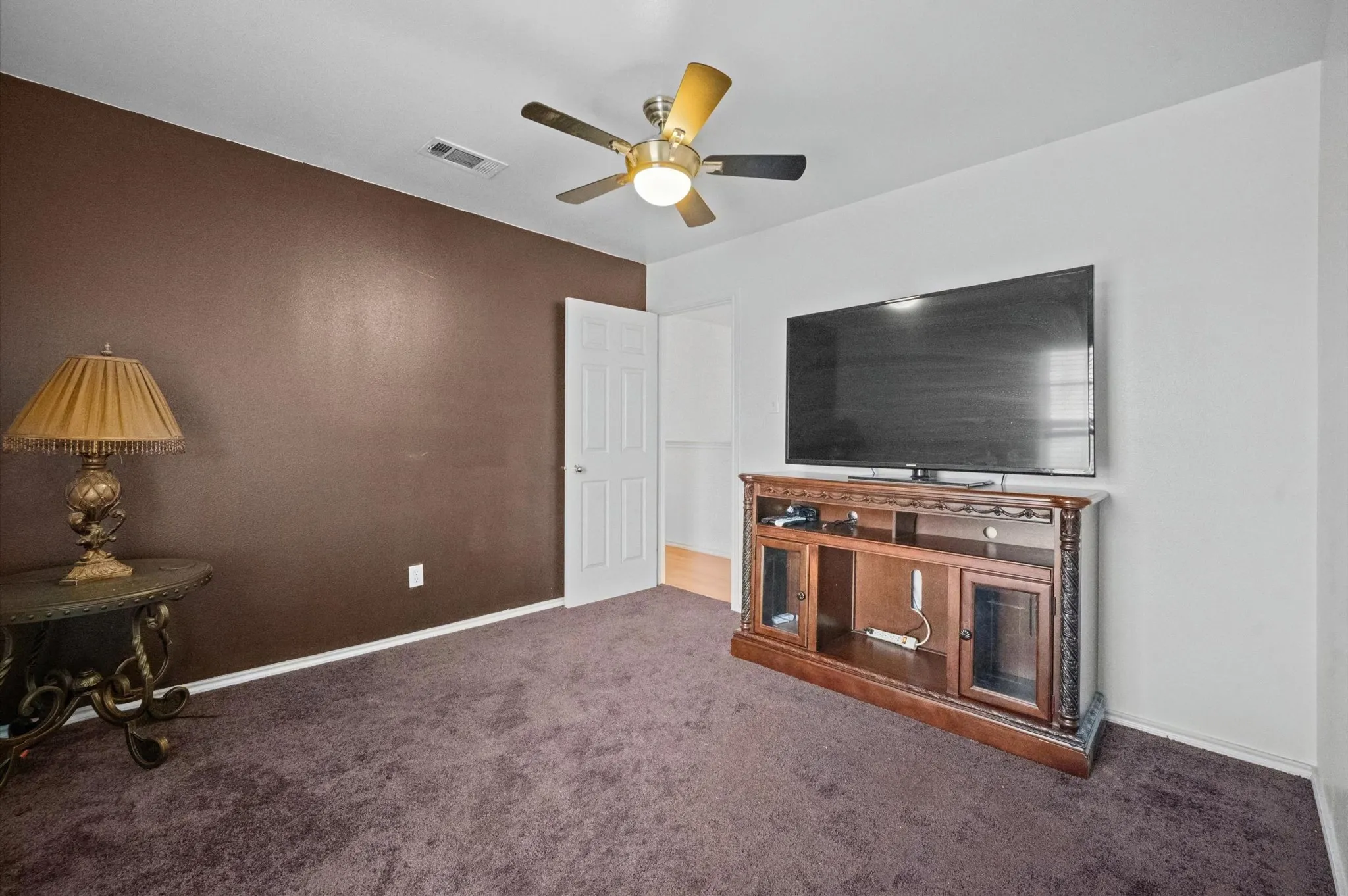 Single Family Residence For Sale in Dallas County , 717 Eldorado Drive, De Soto, Texas 75115, 4 Bedroom, 3 Bathroom, 2 Garage spaces, 2,650 Sqft, built in 2003, mls#21384263, Real Estate Agent in De Soto, Homes For Sale in Dallas county, Homes For Sale in De Soto, Realtor in De Soto Texas, Real Estate Brokerage Independent Realty Texas, Luminita Cordes Realtor
