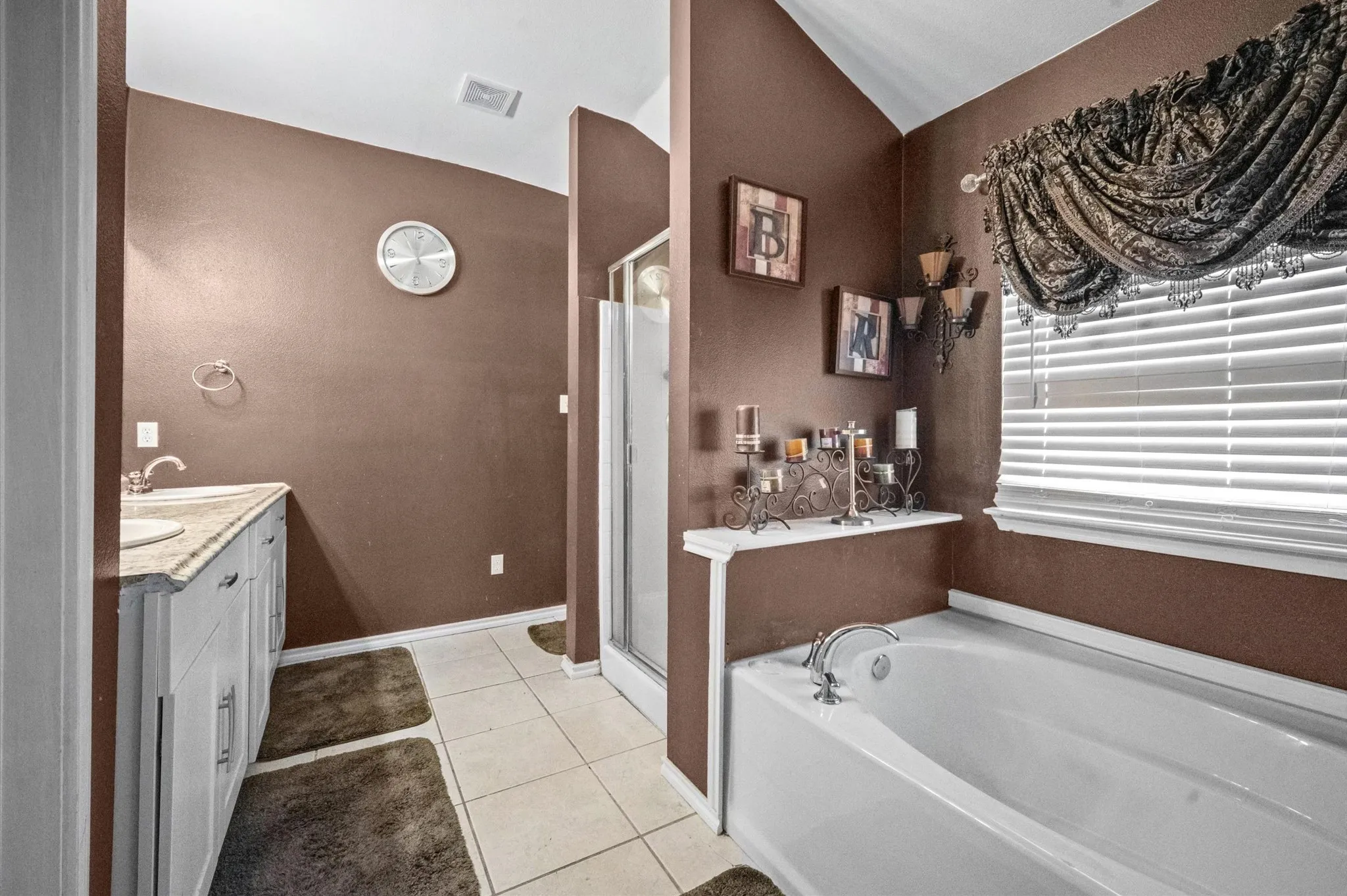 Single Family Residence For Sale in Dallas County , 717 Eldorado Drive, De Soto, Texas 75115, 4 Bedroom, 3 Bathroom, 2 Garage spaces, 2,650 Sqft, built in 2003, mls#21384263, Real Estate Agent in De Soto, Homes For Sale in Dallas county, Homes For Sale in De Soto, Realtor in De Soto Texas, Real Estate Brokerage Independent Realty Texas, Luminita Cordes Realtor