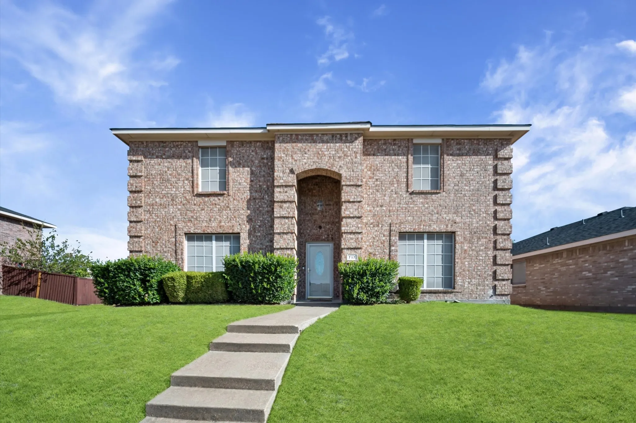 Single Family Residence For Sale in Dallas County , 717 Eldorado Drive, De Soto, Texas 75115, 4 Bedroom, 3 Bathroom, 2 Garage spaces, 2,650 Sqft, built in 2003, mls#21384263, Real Estate Agent in De Soto, Homes For Sale in Dallas county, Homes For Sale in De Soto, Realtor in De Soto Texas, Real Estate Brokerage Independent Realty Texas, Luminita Cordes Realtor