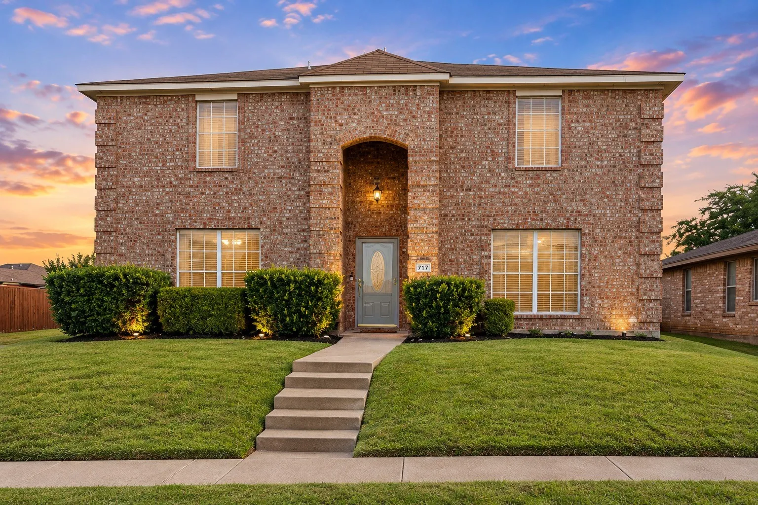 Single Family Residence For Sale in Dallas County , 717 Eldorado Drive, De Soto, Texas 75115, 4 Bedroom, 3 Bathroom, 2 Garage spaces, 2,650 Sqft, built in 2003, mls#21384263, Real Estate Agent in De Soto, Homes For Sale in Dallas county, Homes For Sale in De Soto, Realtor in De Soto Texas, Real Estate Brokerage Independent Realty Texas, Luminita Cordes Realtor