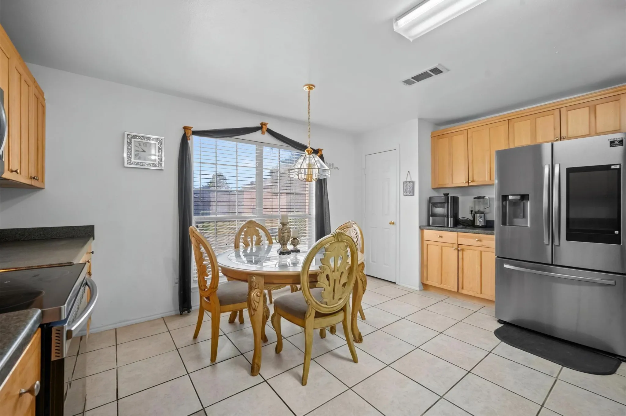 Single Family Residence For Sale in Dallas County , 717 Eldorado Drive, De Soto, Texas 75115, 4 Bedroom, 3 Bathroom, 2 Garage spaces, 2,650 Sqft, built in 2003, mls#21384263, Real Estate Agent in De Soto, Homes For Sale in Dallas county, Homes For Sale in De Soto, Realtor in De Soto Texas, Real Estate Brokerage Independent Realty Texas, Luminita Cordes Realtor