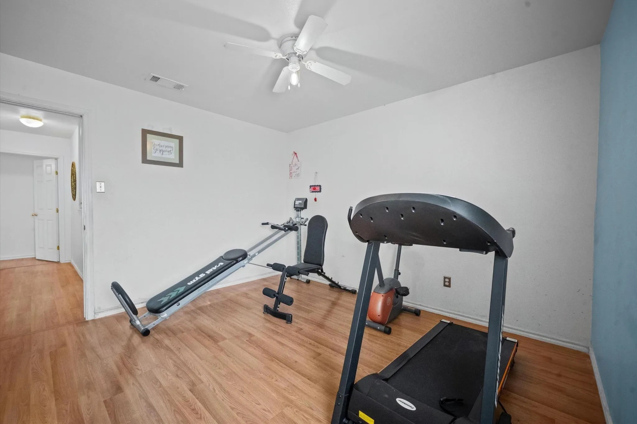 Single Family Residence For Sale in Dallas County , 717 Eldorado Drive, De Soto, Texas 75115, 4 Bedroom, 3 Bathroom, 2 Garage spaces, 2,650 Sqft, built in 2003, mls#21384263, Real Estate Agent in De Soto, Homes For Sale in Dallas county, Homes For Sale in De Soto, Realtor in De Soto Texas, Real Estate Brokerage Independent Realty Texas, Luminita Cordes Realtor