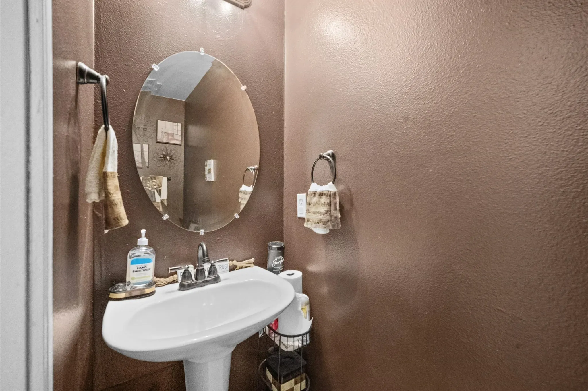 Single Family Residence For Sale in Dallas County , 717 Eldorado Drive, De Soto, Texas 75115, 4 Bedroom, 3 Bathroom, 2 Garage spaces, 2,650 Sqft, built in 2003, mls#21384263, Real Estate Agent in De Soto, Homes For Sale in Dallas county, Homes For Sale in De Soto, Realtor in De Soto Texas, Real Estate Brokerage Independent Realty Texas, Luminita Cordes Realtor