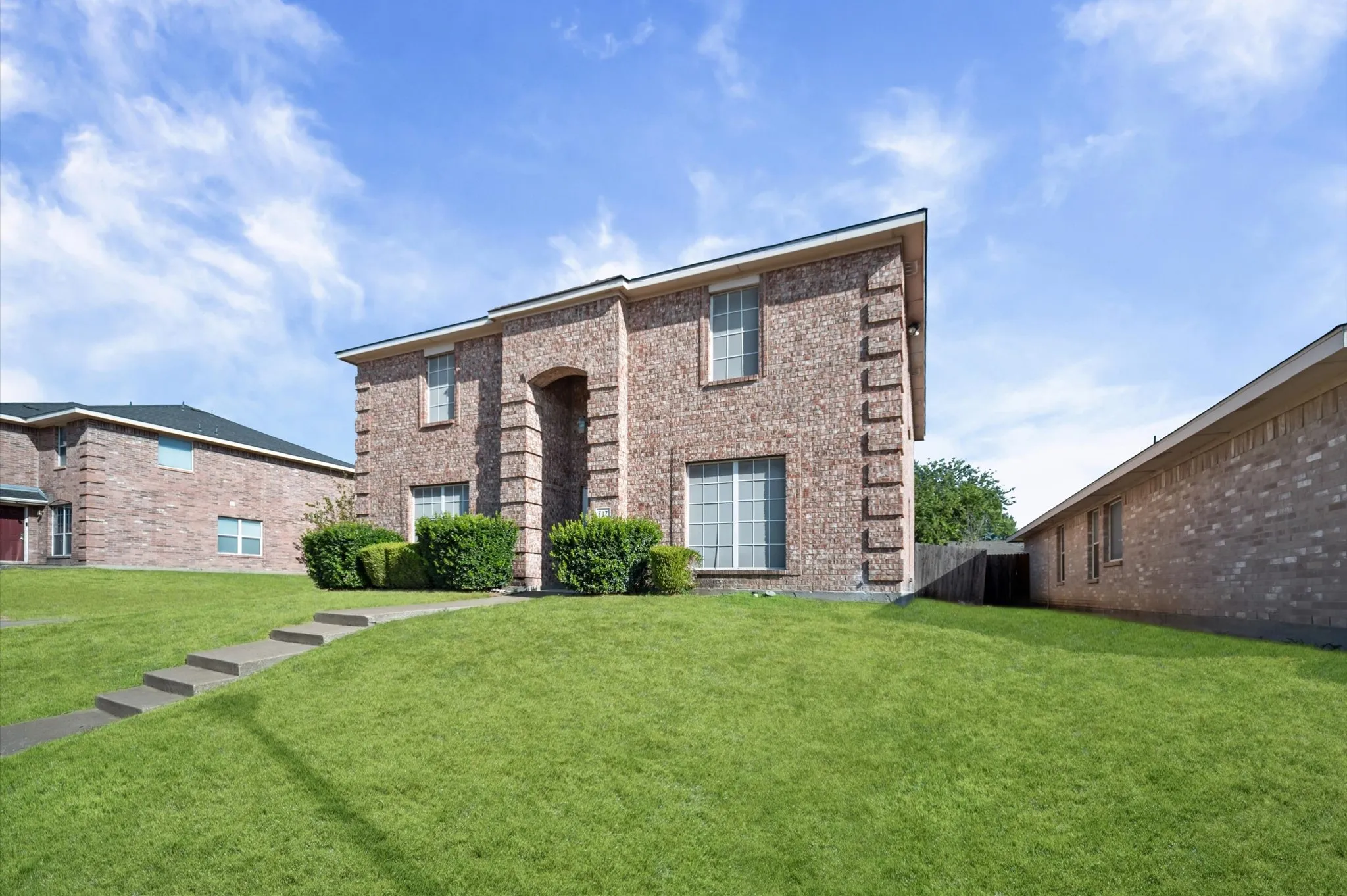 Single Family Residence For Sale in Dallas County , 717 Eldorado Drive, De Soto, Texas 75115, 4 Bedroom, 3 Bathroom, 2 Garage spaces, 2,650 Sqft, built in 2003, mls#21384263, Real Estate Agent in De Soto, Homes For Sale in Dallas county, Homes For Sale in De Soto, Realtor in De Soto Texas, Real Estate Brokerage Independent Realty Texas, Luminita Cordes Realtor