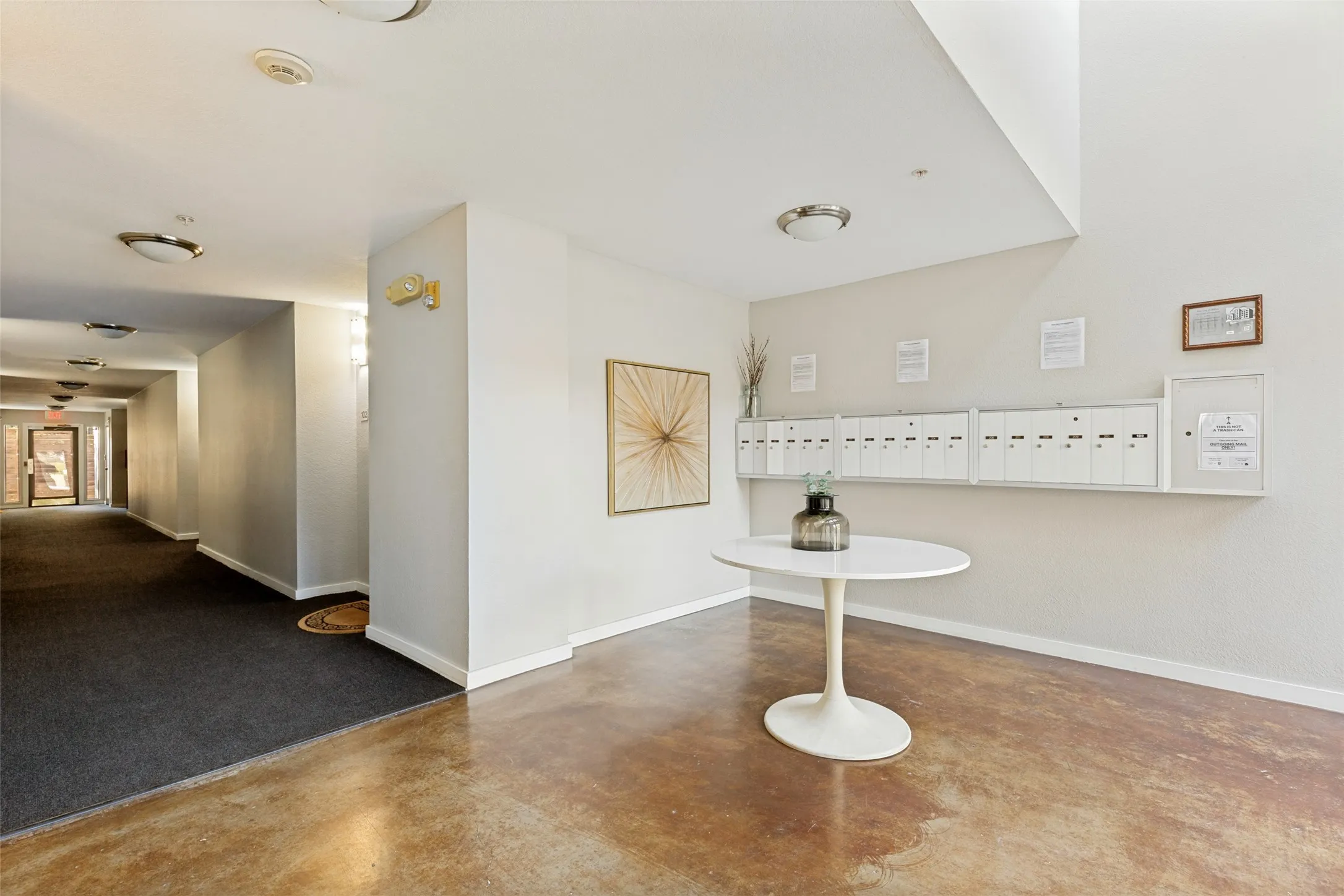 Condominium For Rent in Dallas County , 5111 Manett Street 105, Dallas, Texas 75206, 1 Bedroom, 1 Bathroom, Garage spaces, 614 Sqft, built in 2001, mls#21384264, Real Estate Agent in Dallas, Homes For Rent in Dallas county, Homes For Rent in Dallas, Realtor in Dallas Texas, Real Estate Brokerage Independent Realty Texas, Luminita Cordes Realtor
