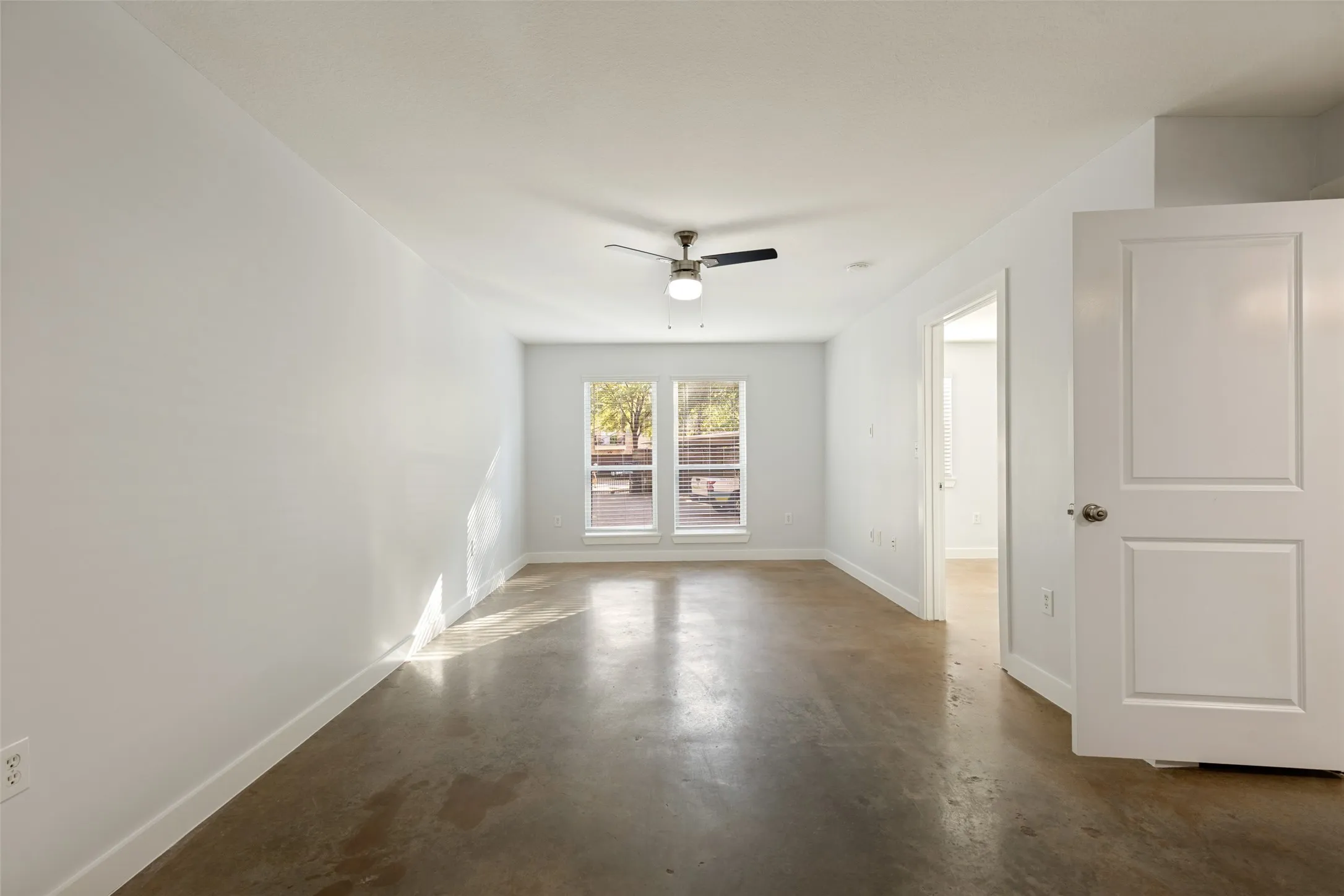 Condominium For Rent in Dallas County , 5111 Manett Street 105, Dallas, Texas 75206, 1 Bedroom, 1 Bathroom, Garage spaces, 614 Sqft, built in 2001, mls#21384264, Real Estate Agent in Dallas, Homes For Rent in Dallas county, Homes For Rent in Dallas, Realtor in Dallas Texas, Real Estate Brokerage Independent Realty Texas, Luminita Cordes Realtor