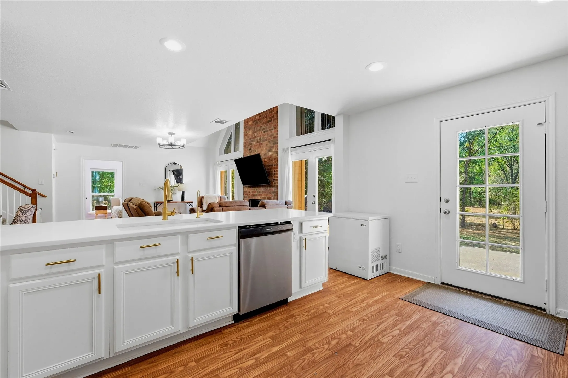 Single Family Residence For Sale in Cooke County , 90 County Road 2256, Valley View, Texas 76272, 3 Bedroom, 1 Bathroom, Garage spaces, 1,898 Sqft, built in 2008, mls#21384229, Real Estate Agent in Valley View, Homes For Sale in Cooke county, Homes For Sale in Valley View, Realtor in Valley View Texas, Real Estate Brokerage Independent Realty Texas, Luminita Cordes Realtor