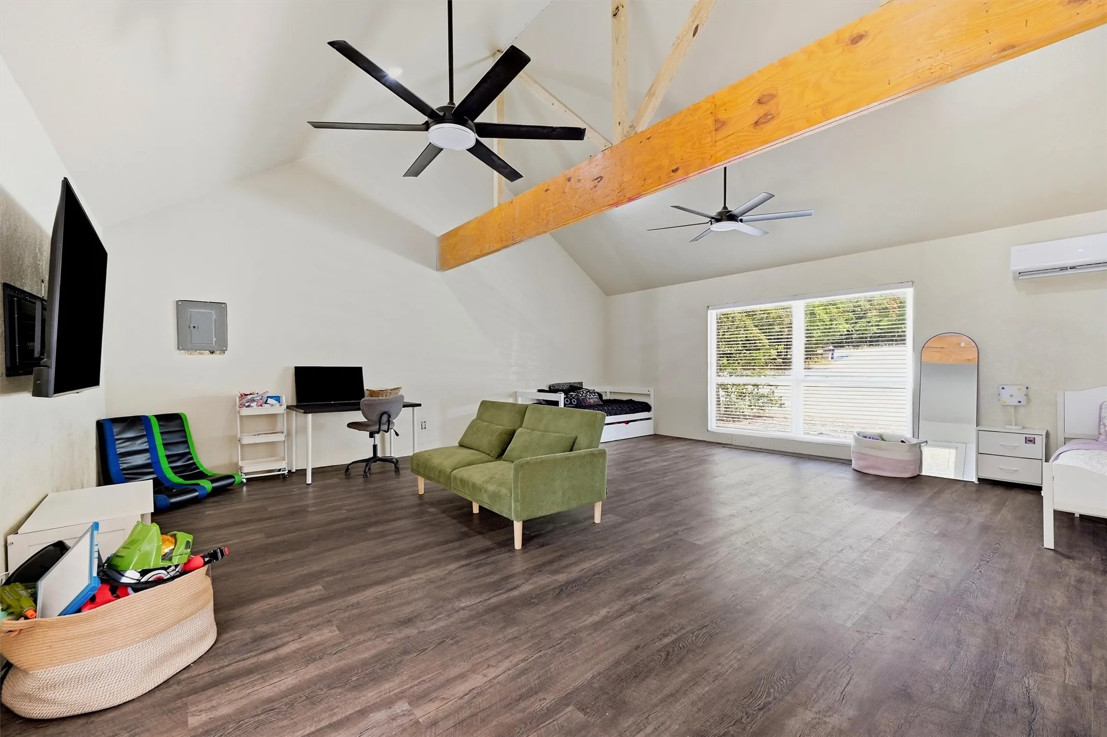 Single Family Residence For Sale in Cooke County , 90 County Road 2256, Valley View, Texas 76272, 3 Bedroom, 1 Bathroom, Garage spaces, 1,898 Sqft, built in 2008, mls#21384229, Real Estate Agent in Valley View, Homes For Sale in Cooke county, Homes For Sale in Valley View, Realtor in Valley View Texas, Real Estate Brokerage Independent Realty Texas, Luminita Cordes Realtor