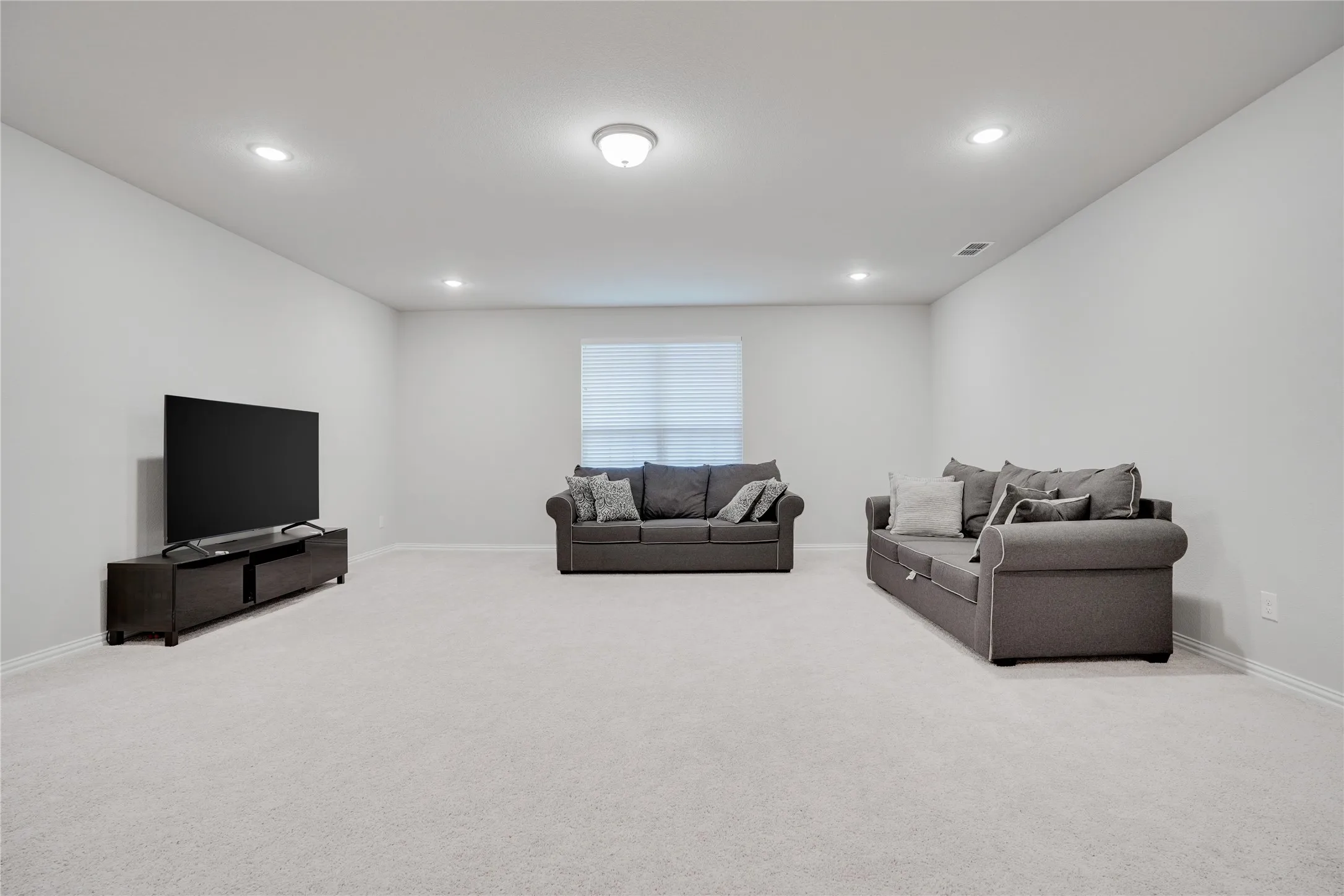 Single Family Residence For Rent in Denton County , 1521 Bison Trail, Aubrey, Texas 76227, 5 Bedroom, 4 Bathroom, 3 Garage spaces, 4,000 Sqft, built in 2022, mls#21384274, Real Estate Agent in Aubrey, Homes For Rent in Denton county, Homes For Rent in Aubrey, Realtor in Aubrey Texas, Real Estate Brokerage Independent Realty Texas, Luminita Cordes Realtor