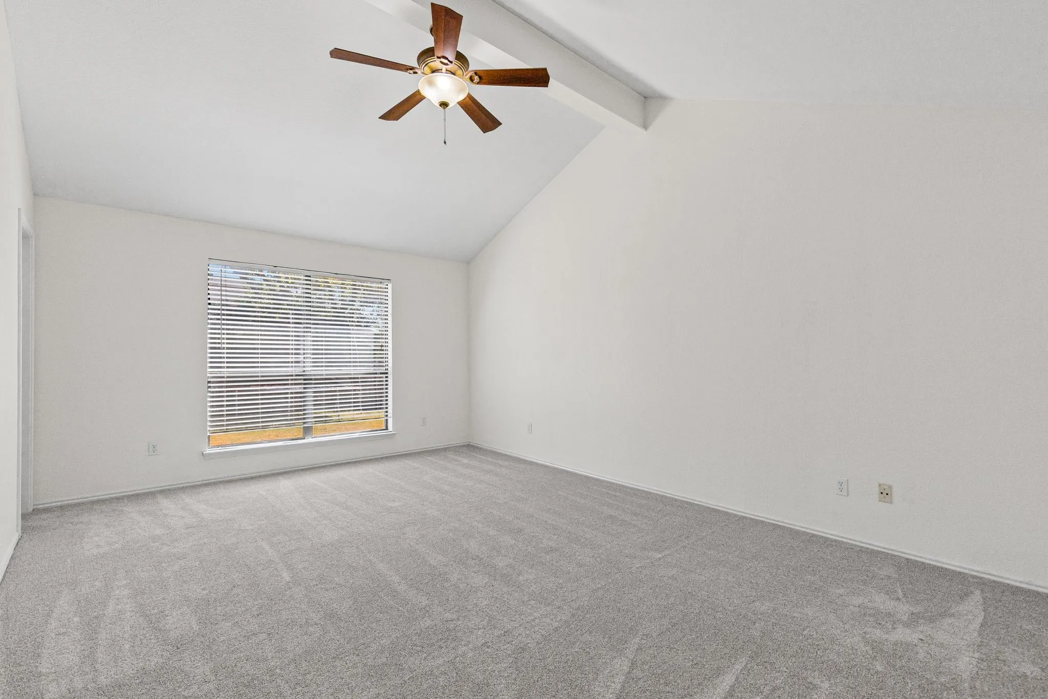 Single Family Residence For Sale in Hunt County , 515 Highland Oaks Drive, Greenville, Texas 75402, 3 Bedroom, 2 Bathroom, 2 Garage spaces, 1,773 Sqft, built in 1987, mls#21383581, Real Estate Agent in Greenville, Homes For Sale in Hunt county, Homes For Sale in Greenville, Realtor in Greenville Texas, Real Estate Brokerage Independent Realty Texas, Luminita Cordes Realtor