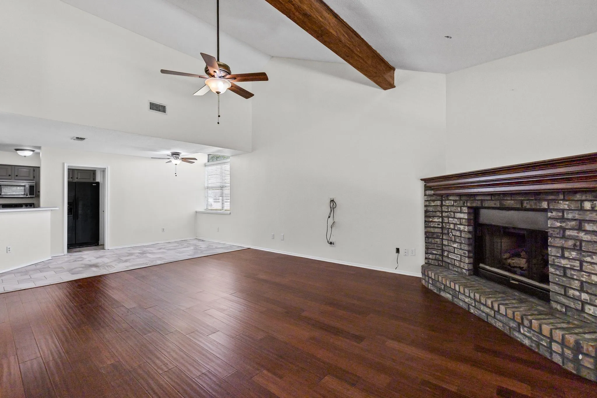 Single Family Residence For Sale in Hunt County , 515 Highland Oaks Drive, Greenville, Texas 75402, 3 Bedroom, 2 Bathroom, 2 Garage spaces, 1,773 Sqft, built in 1987, mls#21383581, Real Estate Agent in Greenville, Homes For Sale in Hunt county, Homes For Sale in Greenville, Realtor in Greenville Texas, Real Estate Brokerage Independent Realty Texas, Luminita Cordes Realtor