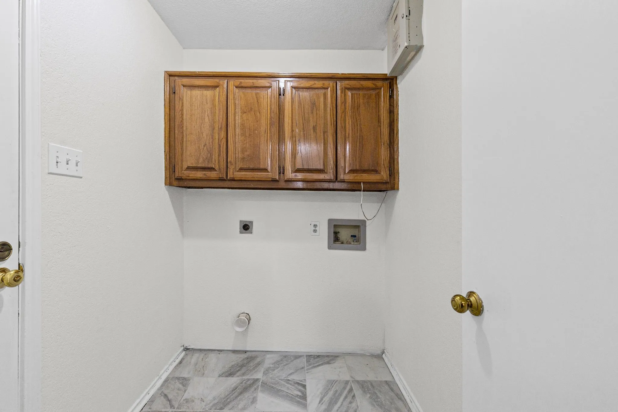 Single Family Residence For Sale in Hunt County , 515 Highland Oaks Drive, Greenville, Texas 75402, 3 Bedroom, 2 Bathroom, 2 Garage spaces, 1,773 Sqft, built in 1987, mls#21383581, Real Estate Agent in Greenville, Homes For Sale in Hunt county, Homes For Sale in Greenville, Realtor in Greenville Texas, Real Estate Brokerage Independent Realty Texas, Luminita Cordes Realtor