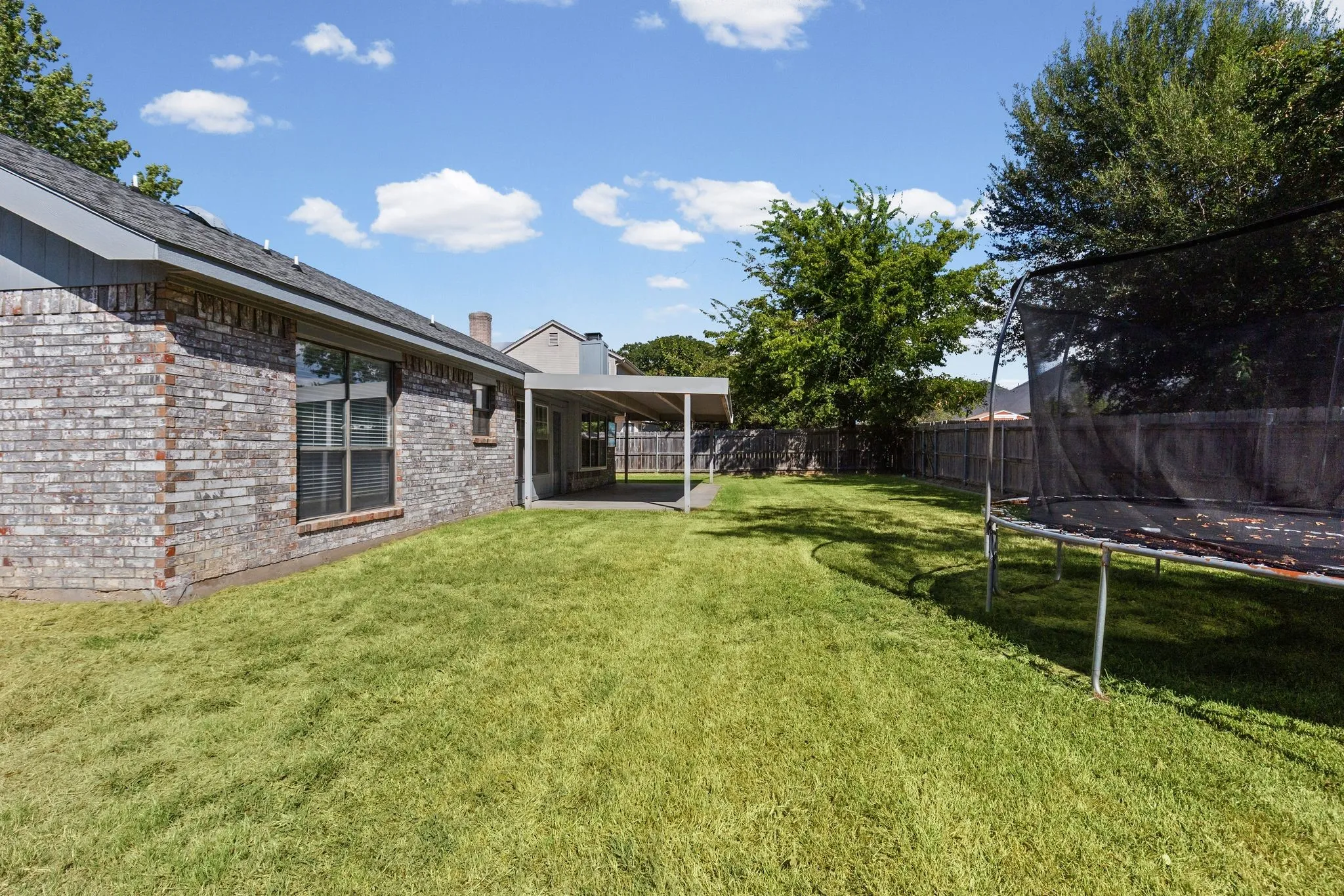 Single Family Residence For Sale in Hunt County , 515 Highland Oaks Drive, Greenville, Texas 75402, 3 Bedroom, 2 Bathroom, 2 Garage spaces, 1,773 Sqft, built in 1987, mls#21383581, Real Estate Agent in Greenville, Homes For Sale in Hunt county, Homes For Sale in Greenville, Realtor in Greenville Texas, Real Estate Brokerage Independent Realty Texas, Luminita Cordes Realtor