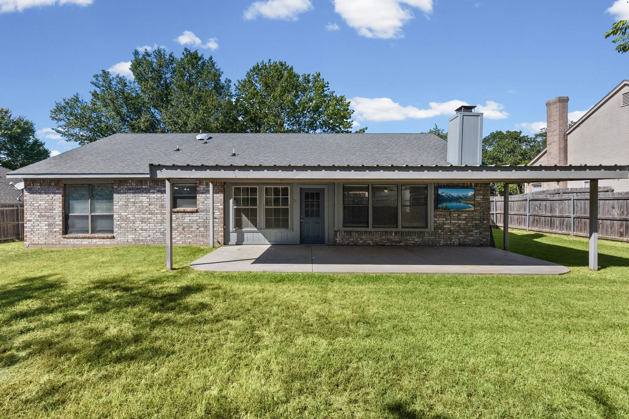 Single Family Residence For Sale in Hunt County , 515 Highland Oaks Drive, Greenville, Texas 75402, 3 Bedroom, 2 Bathroom, 2 Garage spaces, 1,773 Sqft, built in 1987, mls#21383581, Real Estate Agent in Greenville, Homes For Sale in Hunt county, Homes For Sale in Greenville, Realtor in Greenville Texas, Real Estate Brokerage Independent Realty Texas, Luminita Cordes Realtor
