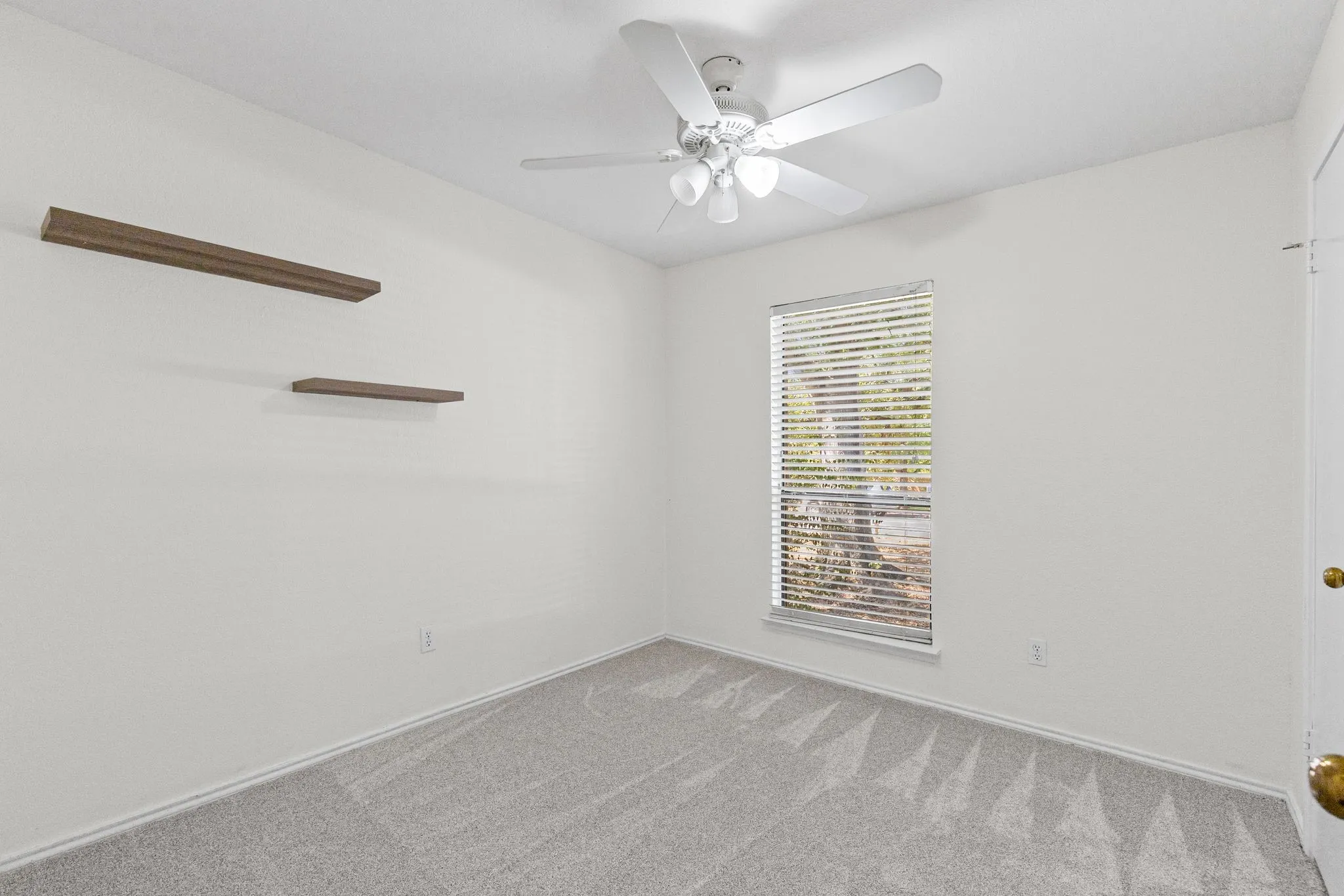 Single Family Residence For Sale in Hunt County , 515 Highland Oaks Drive, Greenville, Texas 75402, 3 Bedroom, 2 Bathroom, 2 Garage spaces, 1,773 Sqft, built in 1987, mls#21383581, Real Estate Agent in Greenville, Homes For Sale in Hunt county, Homes For Sale in Greenville, Realtor in Greenville Texas, Real Estate Brokerage Independent Realty Texas, Luminita Cordes Realtor