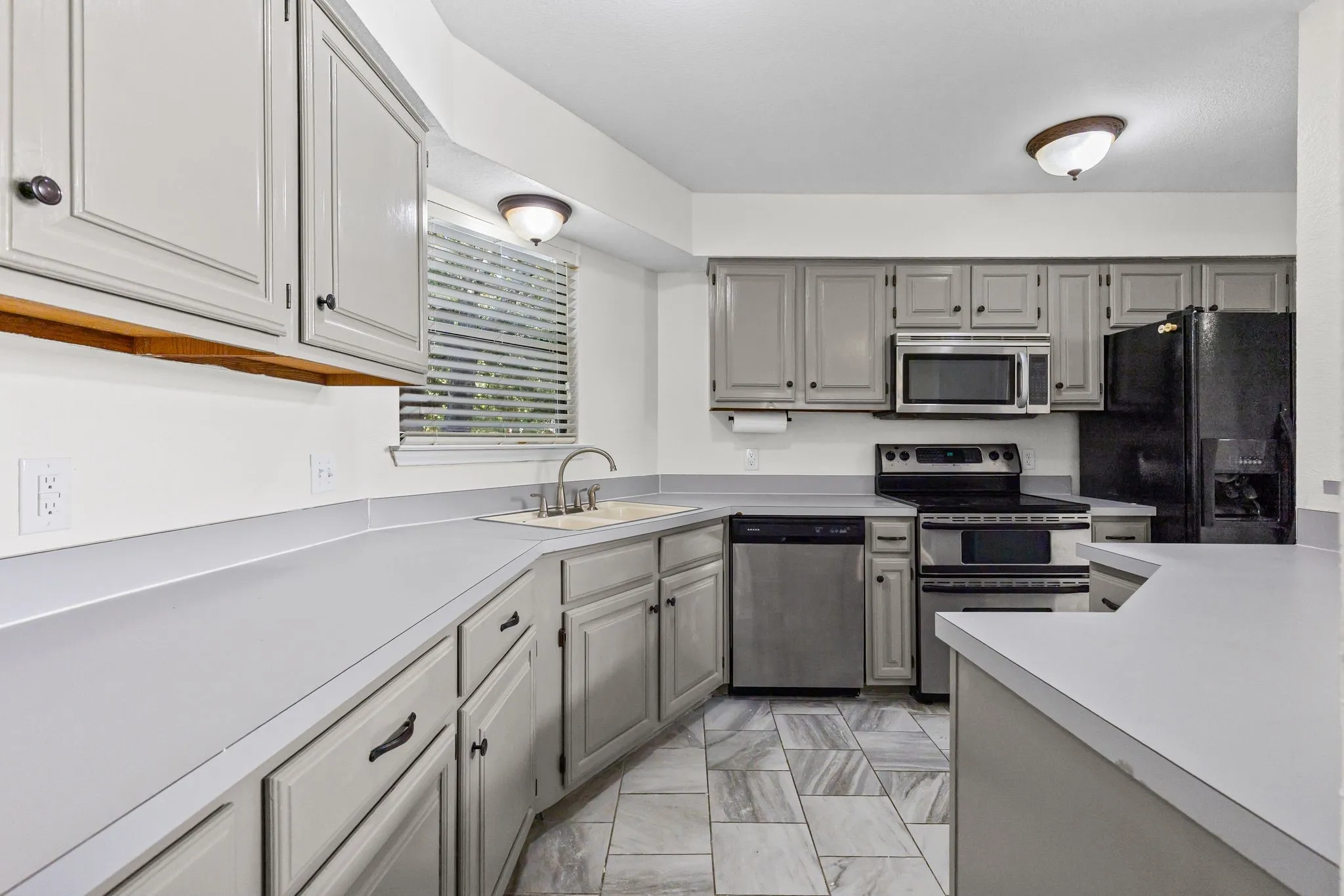 Single Family Residence For Sale in Hunt County , 515 Highland Oaks Drive, Greenville, Texas 75402, 3 Bedroom, 2 Bathroom, 2 Garage spaces, 1,773 Sqft, built in 1987, mls#21383581, Real Estate Agent in Greenville, Homes For Sale in Hunt county, Homes For Sale in Greenville, Realtor in Greenville Texas, Real Estate Brokerage Independent Realty Texas, Luminita Cordes Realtor