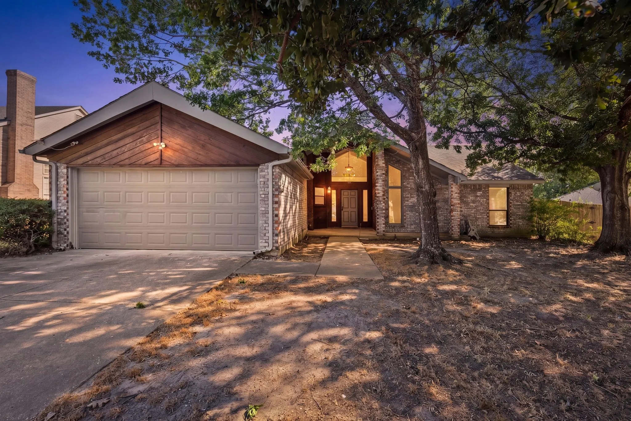 Single Family Residence For Sale in Hunt County , 515 Highland Oaks Drive, Greenville, Texas 75402, 3 Bedroom, 2 Bathroom, 2 Garage spaces, 1,773 Sqft, built in 1987, mls#21383581, Real Estate Agent in Greenville, Homes For Sale in Hunt county, Homes For Sale in Greenville, Realtor in Greenville Texas, Real Estate Brokerage Independent Realty Texas, Luminita Cordes Realtor