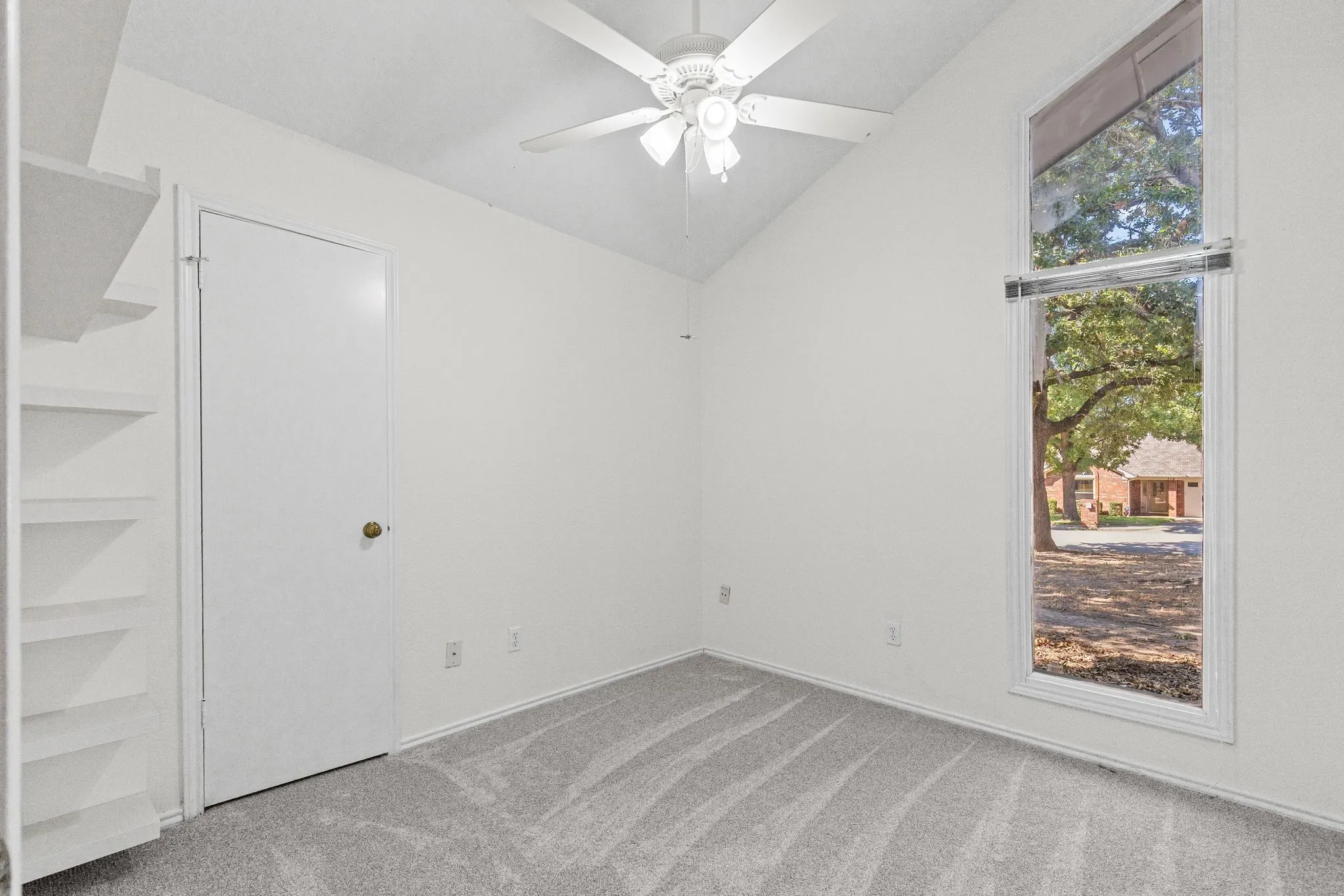 Single Family Residence For Sale in Hunt County , 515 Highland Oaks Drive, Greenville, Texas 75402, 3 Bedroom, 2 Bathroom, 2 Garage spaces, 1,773 Sqft, built in 1987, mls#21383581, Real Estate Agent in Greenville, Homes For Sale in Hunt county, Homes For Sale in Greenville, Realtor in Greenville Texas, Real Estate Brokerage Independent Realty Texas, Luminita Cordes Realtor