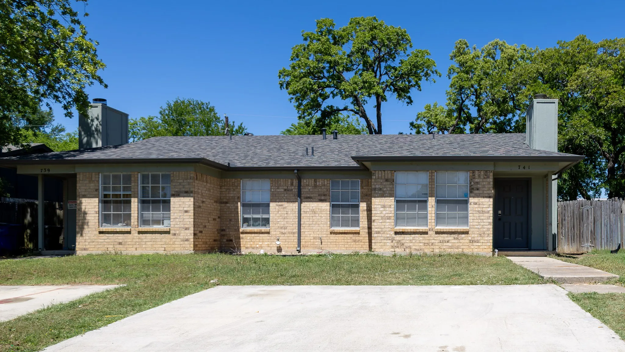 Single Family Residence For Rent in Tarrant County , 741 Woodland Court, Kennedale, Texas 76060, 2 Bedroom, 2 Bathroom, Garage spaces, 990 Sqft, built in 1983, mls#21384278, Real Estate Agent in Kennedale, Homes For Rent in Tarrant county, Homes For Rent in Kennedale, Realtor in Kennedale Texas, Real Estate Brokerage Independent Realty Texas, Luminita Cordes Realtor