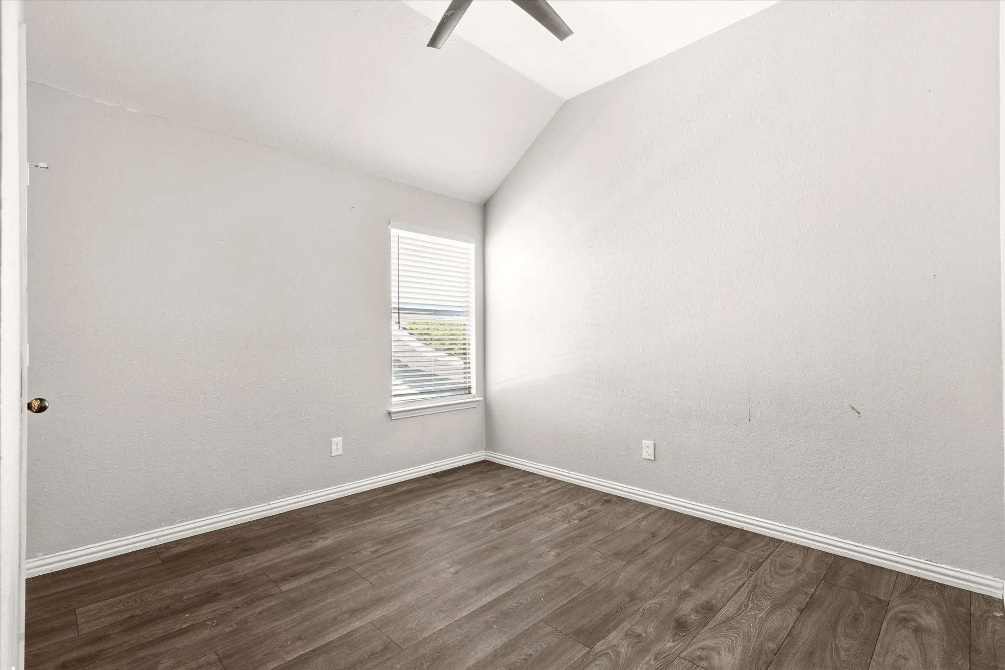 Single Family Residence For Sale in Denton County , 1036 Elm Drive, Providence Village, Texas 76227, 4 Bedroom, 3 Bathroom, 2 Garage spaces, 2,600 Sqft, built in 2002, mls#21384271, Real Estate Agent in Providence Village, Homes For Sale in Denton county, Homes For Sale in Providence Village, Realtor in Providence Village Texas, Real Estate Brokerage Independent Realty Texas, Luminita Cordes Realtor