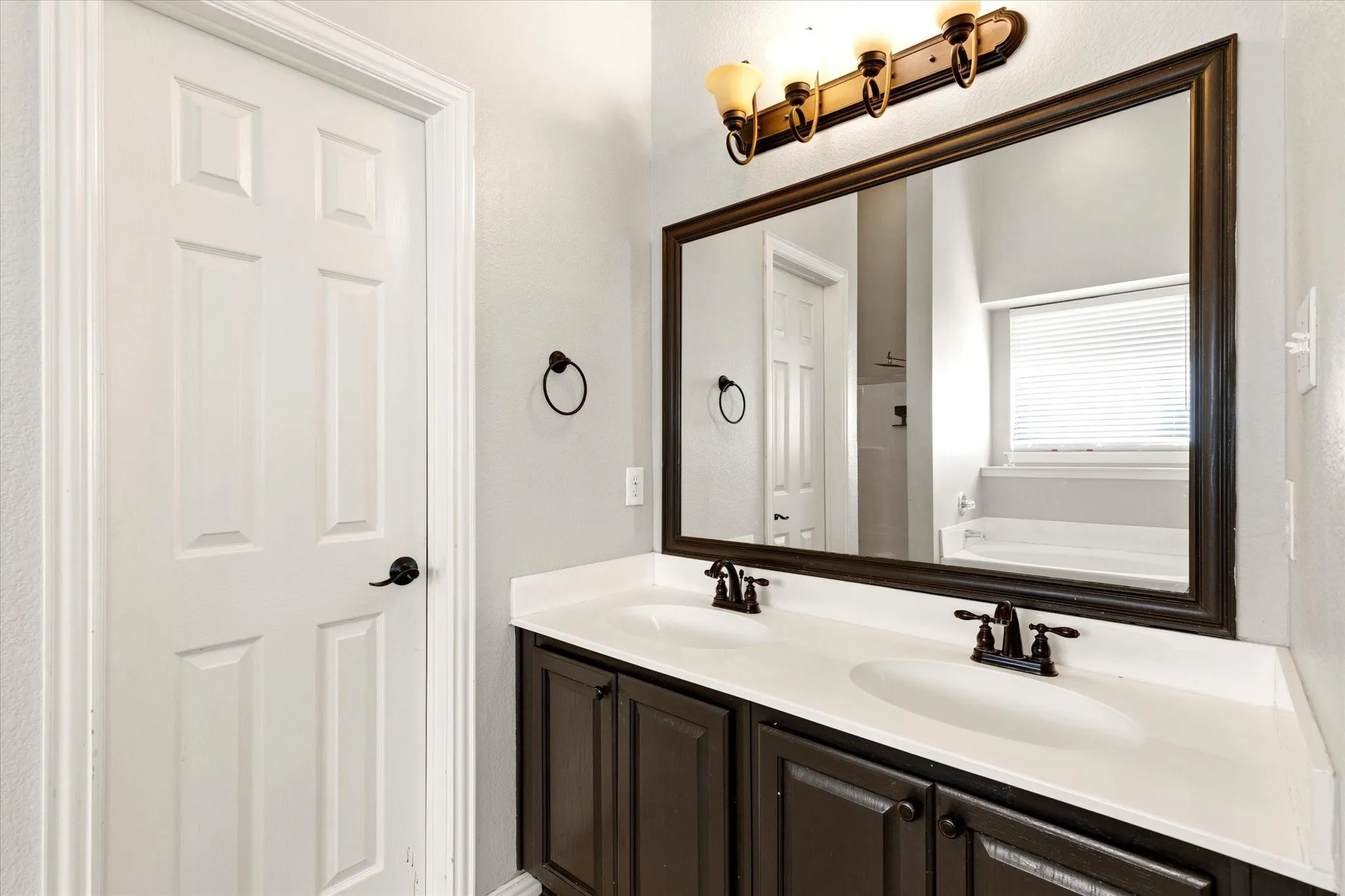 Single Family Residence For Sale in Denton County , 1036 Elm Drive, Providence Village, Texas 76227, 4 Bedroom, 3 Bathroom, 2 Garage spaces, 2,600 Sqft, built in 2002, mls#21384271, Real Estate Agent in Providence Village, Homes For Sale in Denton county, Homes For Sale in Providence Village, Realtor in Providence Village Texas, Real Estate Brokerage Independent Realty Texas, Luminita Cordes Realtor