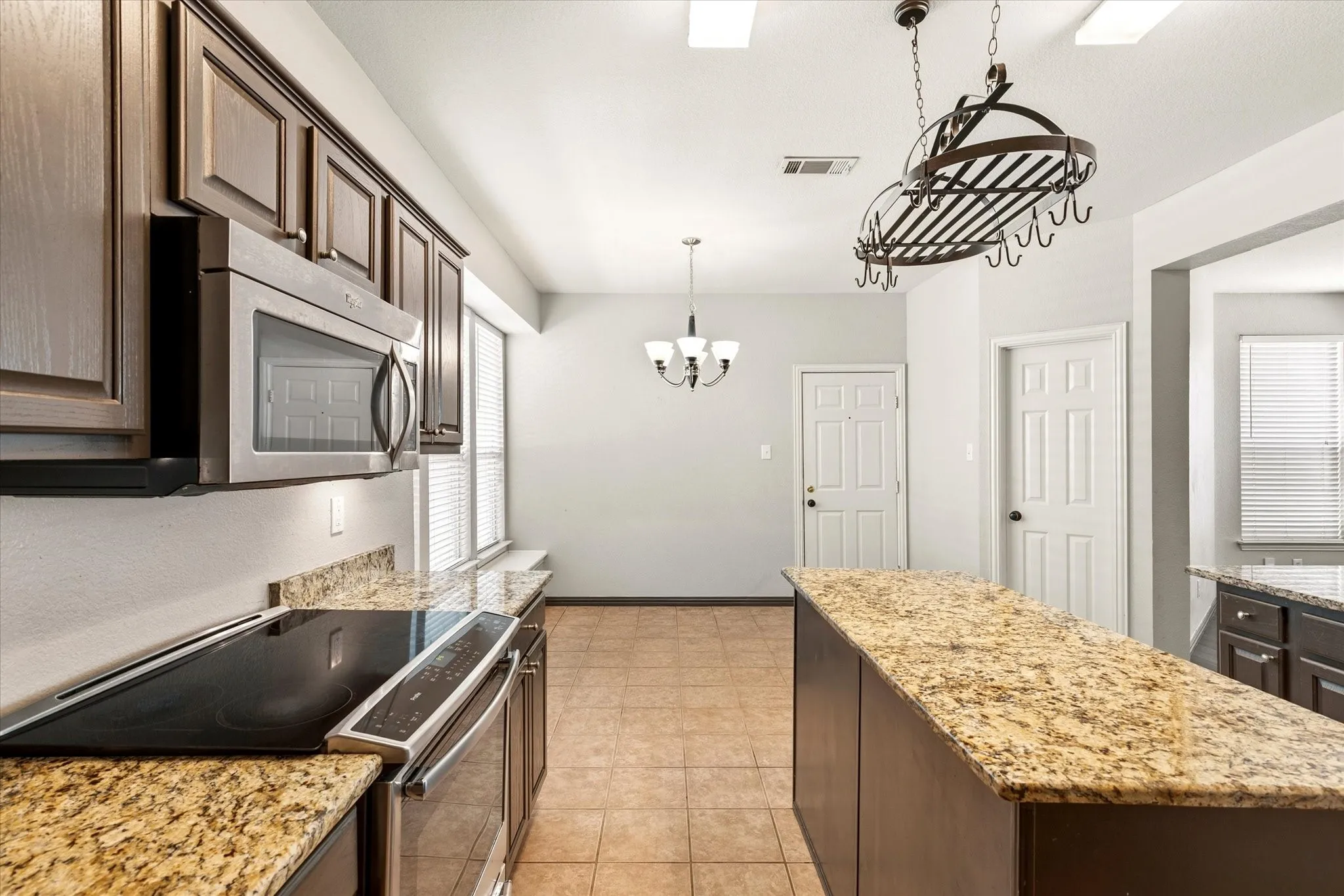 Single Family Residence For Sale in Denton County , 1036 Elm Drive, Providence Village, Texas 76227, 4 Bedroom, 3 Bathroom, 2 Garage spaces, 2,600 Sqft, built in 2002, mls#21384271, Real Estate Agent in Providence Village, Homes For Sale in Denton county, Homes For Sale in Providence Village, Realtor in Providence Village Texas, Real Estate Brokerage Independent Realty Texas, Luminita Cordes Realtor