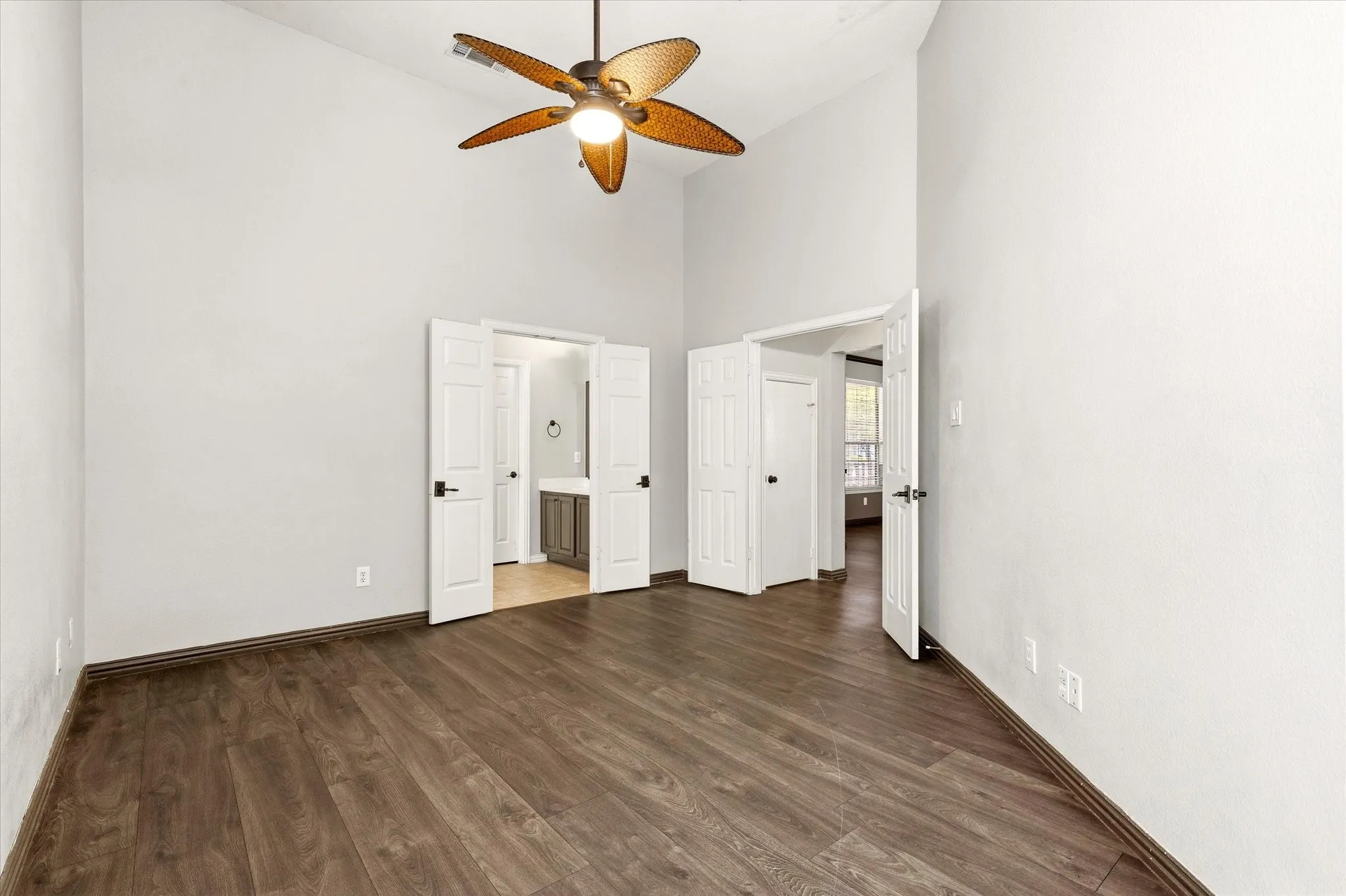 Single Family Residence For Sale in Denton County , 1036 Elm Drive, Providence Village, Texas 76227, 4 Bedroom, 3 Bathroom, 2 Garage spaces, 2,600 Sqft, built in 2002, mls#21384271, Real Estate Agent in Providence Village, Homes For Sale in Denton county, Homes For Sale in Providence Village, Realtor in Providence Village Texas, Real Estate Brokerage Independent Realty Texas, Luminita Cordes Realtor