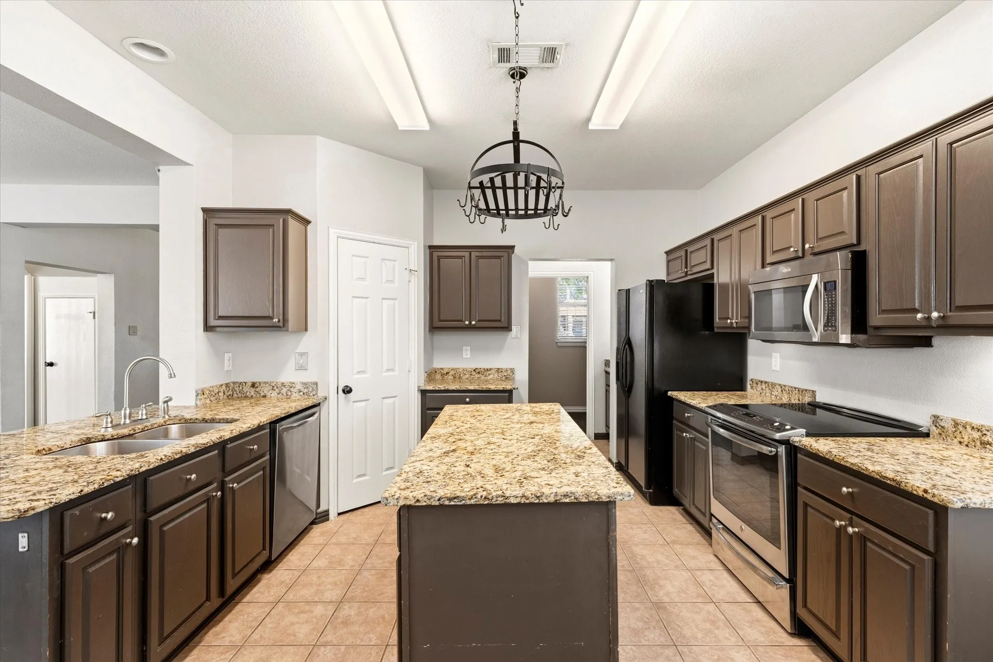 Single Family Residence For Sale in Denton County , 1036 Elm Drive, Providence Village, Texas 76227, 4 Bedroom, 3 Bathroom, 2 Garage spaces, 2,600 Sqft, built in 2002, mls#21384271, Real Estate Agent in Providence Village, Homes For Sale in Denton county, Homes For Sale in Providence Village, Realtor in Providence Village Texas, Real Estate Brokerage Independent Realty Texas, Luminita Cordes Realtor