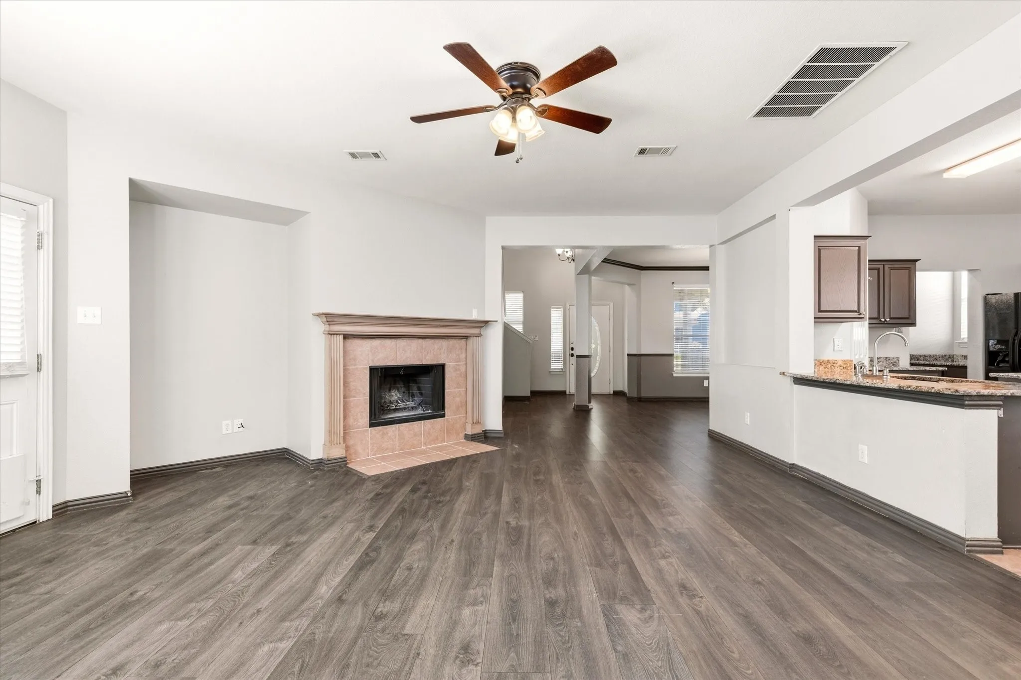 Single Family Residence For Sale in Denton County , 1036 Elm Drive, Providence Village, Texas 76227, 4 Bedroom, 3 Bathroom, 2 Garage spaces, 2,600 Sqft, built in 2002, mls#21384271, Real Estate Agent in Providence Village, Homes For Sale in Denton county, Homes For Sale in Providence Village, Realtor in Providence Village Texas, Real Estate Brokerage Independent Realty Texas, Luminita Cordes Realtor