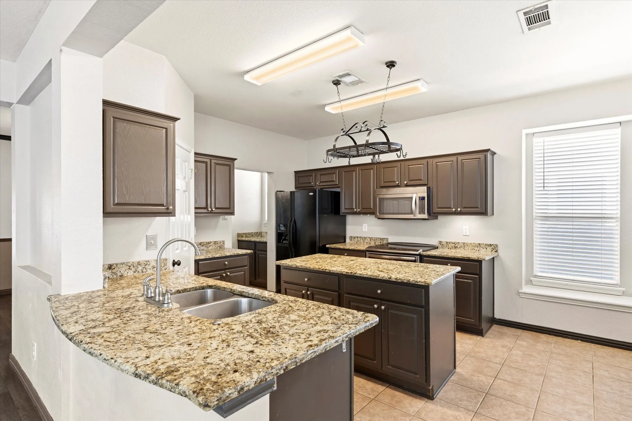 Single Family Residence For Sale in Denton County , 1036 Elm Drive, Providence Village, Texas 76227, 4 Bedroom, 3 Bathroom, 2 Garage spaces, 2,600 Sqft, built in 2002, mls#21384271, Real Estate Agent in Providence Village, Homes For Sale in Denton county, Homes For Sale in Providence Village, Realtor in Providence Village Texas, Real Estate Brokerage Independent Realty Texas, Luminita Cordes Realtor