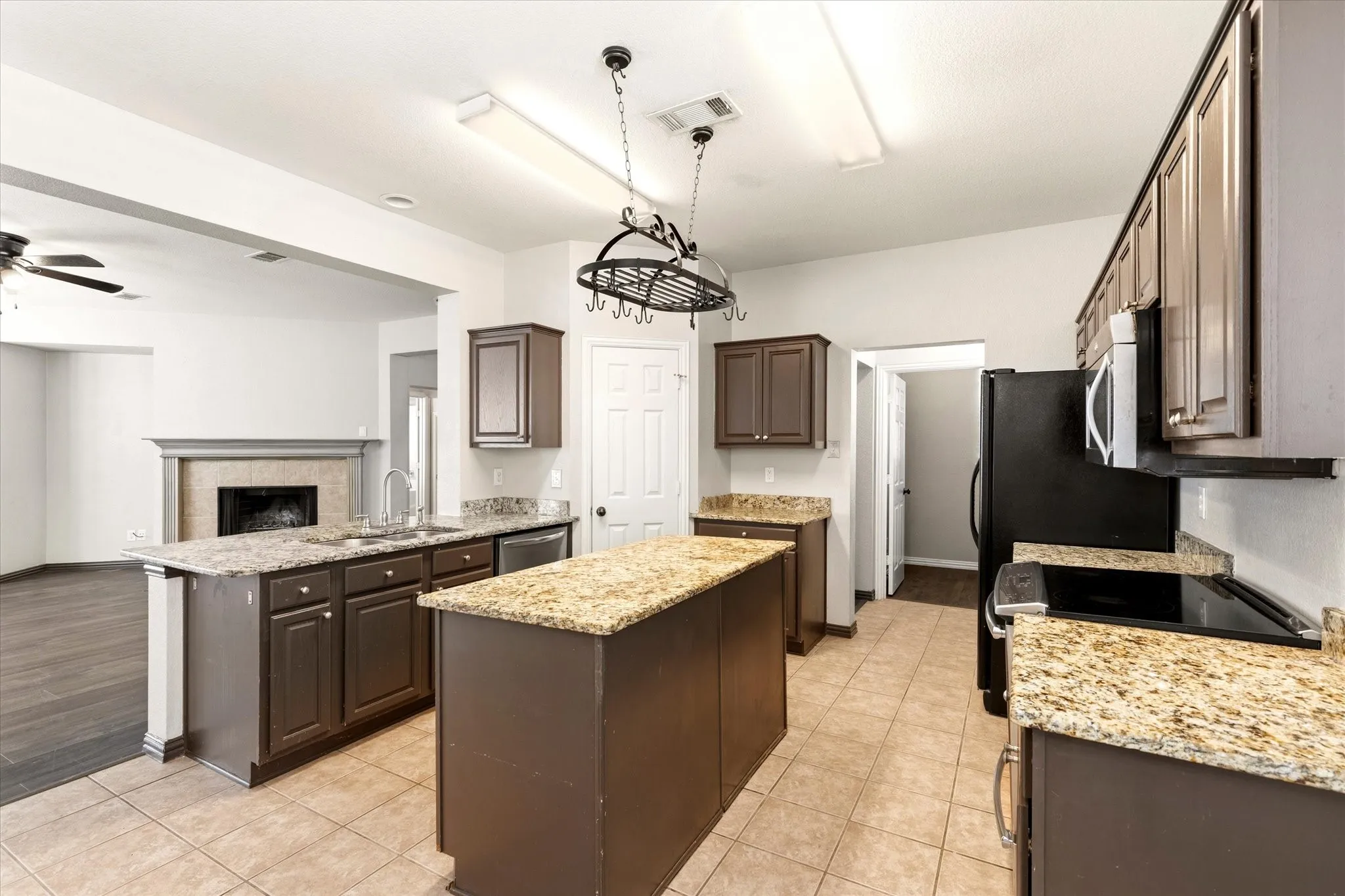 Single Family Residence For Sale in Denton County , 1036 Elm Drive, Providence Village, Texas 76227, 4 Bedroom, 3 Bathroom, 2 Garage spaces, 2,600 Sqft, built in 2002, mls#21384271, Real Estate Agent in Providence Village, Homes For Sale in Denton county, Homes For Sale in Providence Village, Realtor in Providence Village Texas, Real Estate Brokerage Independent Realty Texas, Luminita Cordes Realtor