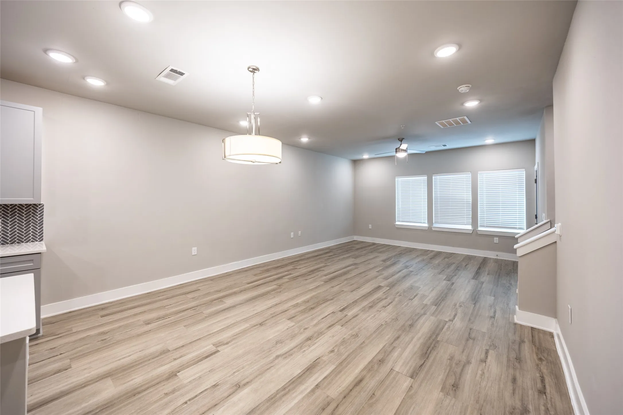 Townhouse For Rent in Collin County , 3353 Wynwood Drive, Plano, Texas 75074, 3 Bedroom, 4 Bathroom, 2 Garage spaces, 1,870 Sqft, built in 2022, mls#21383672, Real Estate Agent in Plano, Homes For Rent in Collin county, Homes For Rent in Plano, Realtor in Plano Texas, Real Estate Brokerage Independent Realty Texas, Luminita Cordes Realtor